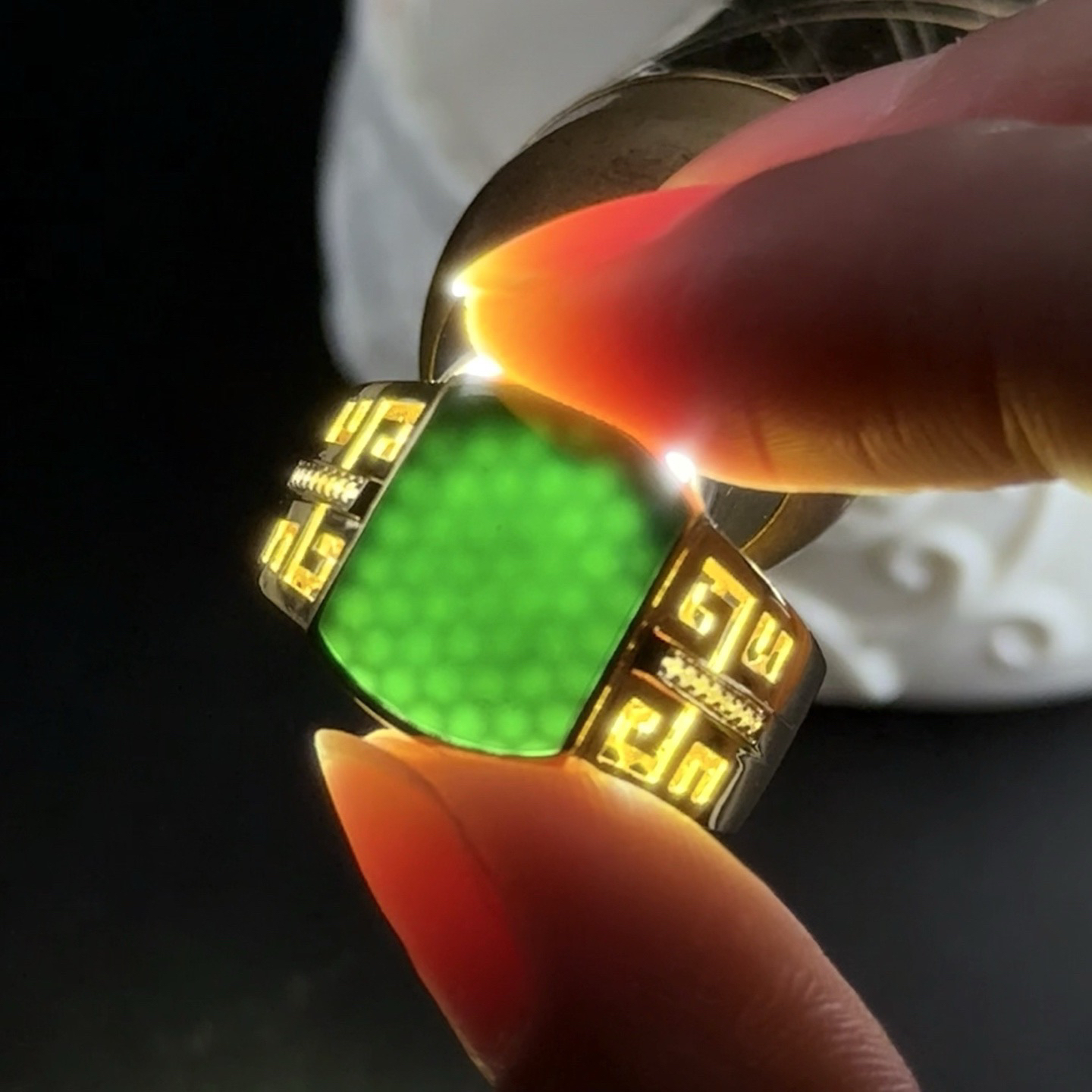 精品18k墨翠马鞍男戒 种好色正 黑度极好 打灯通透 油性十足 尺寸14.8