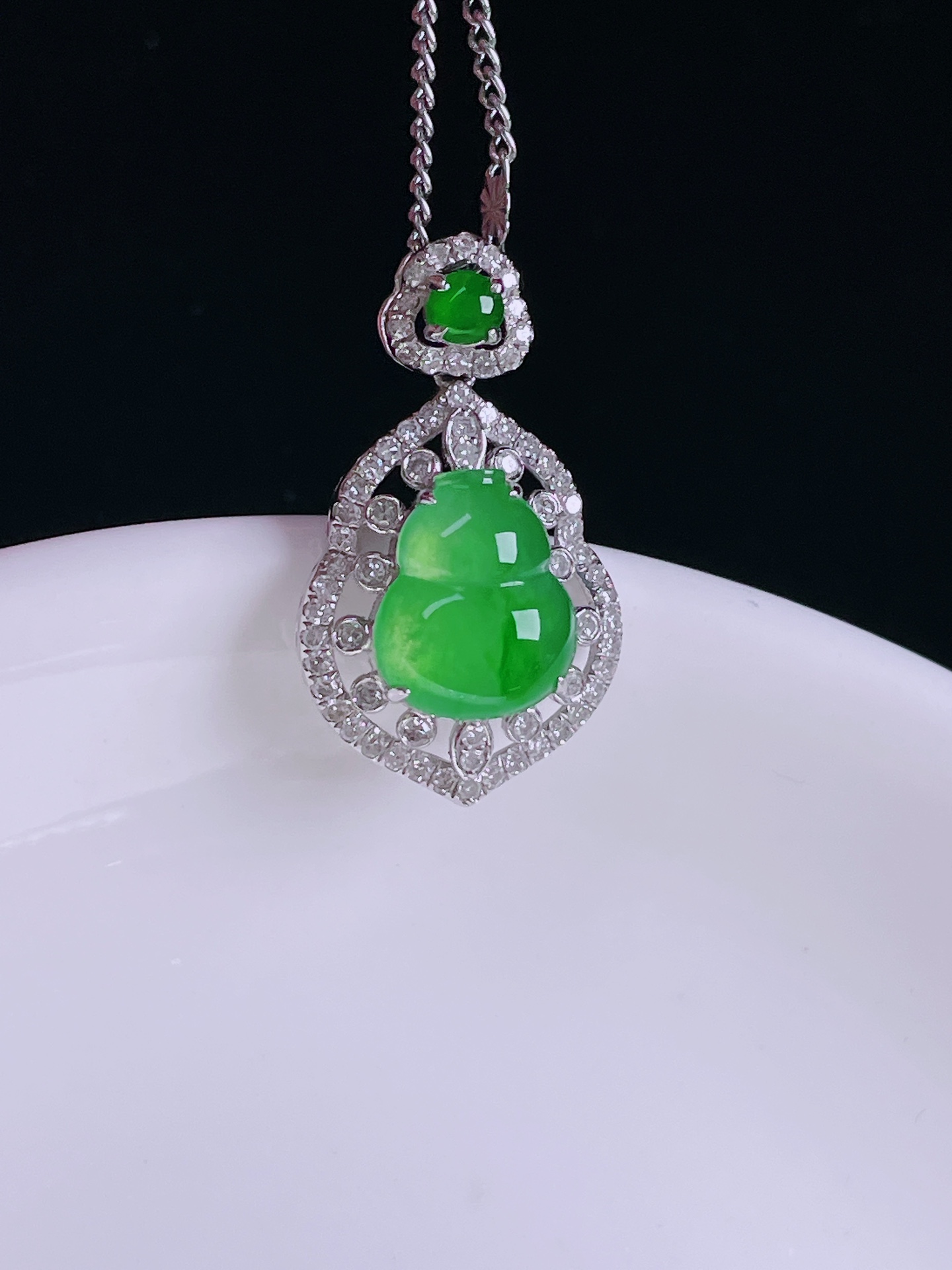 ️冰绿葫芦，老种起光，细底通透，尺寸：23.6/13.8/7.4，0427