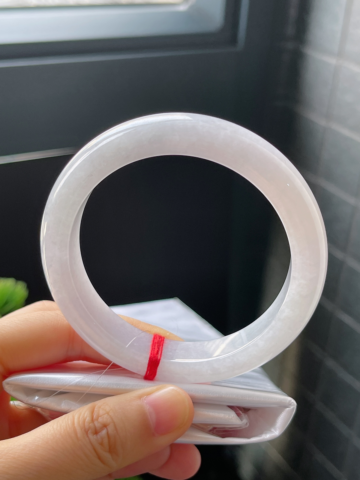 正圈59.6圈口，翡翠糯化种白色手镯