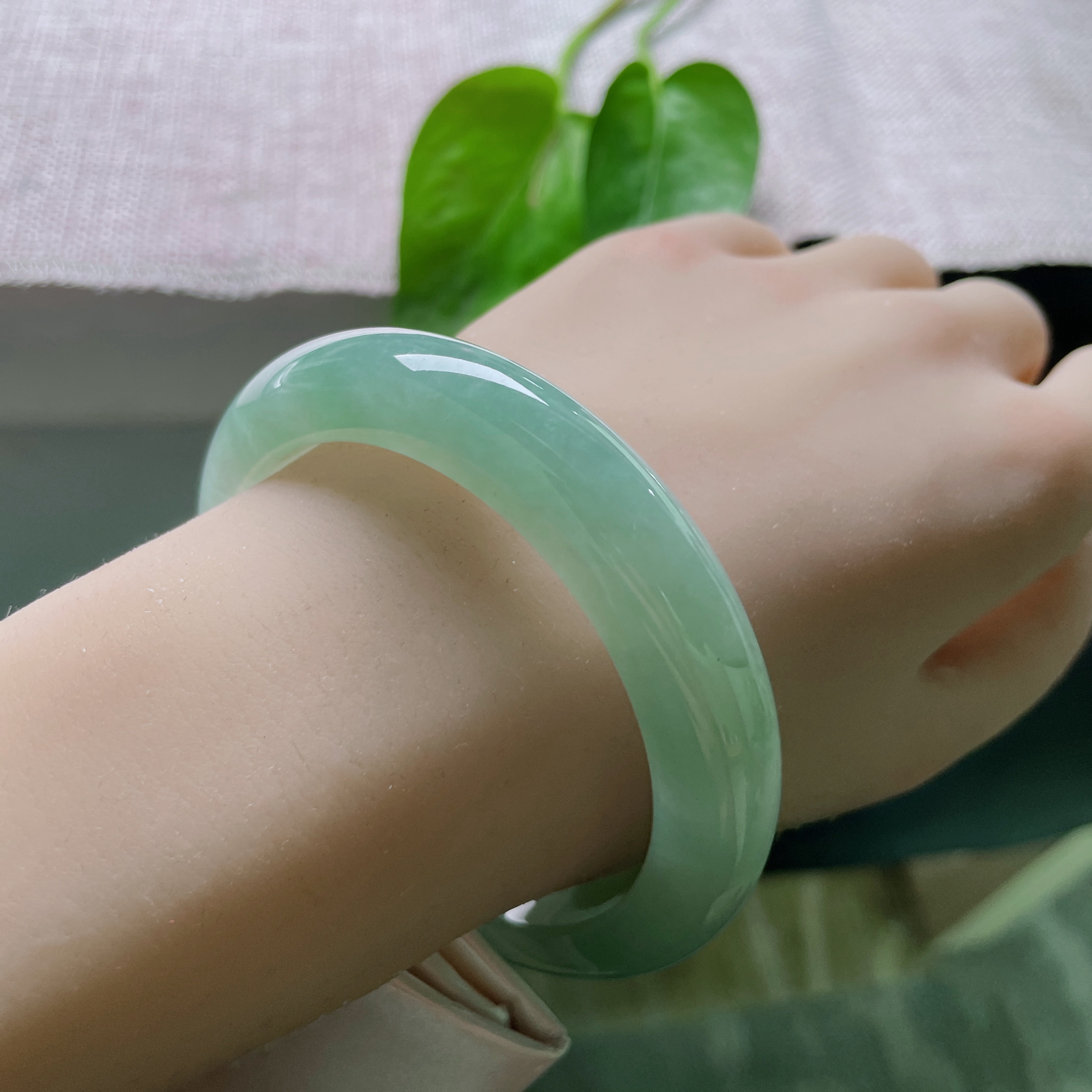 57.6/12.7/9.4，绿底正圈，柔润细腻，如春日野穹，纯净又美好，ss51892a..