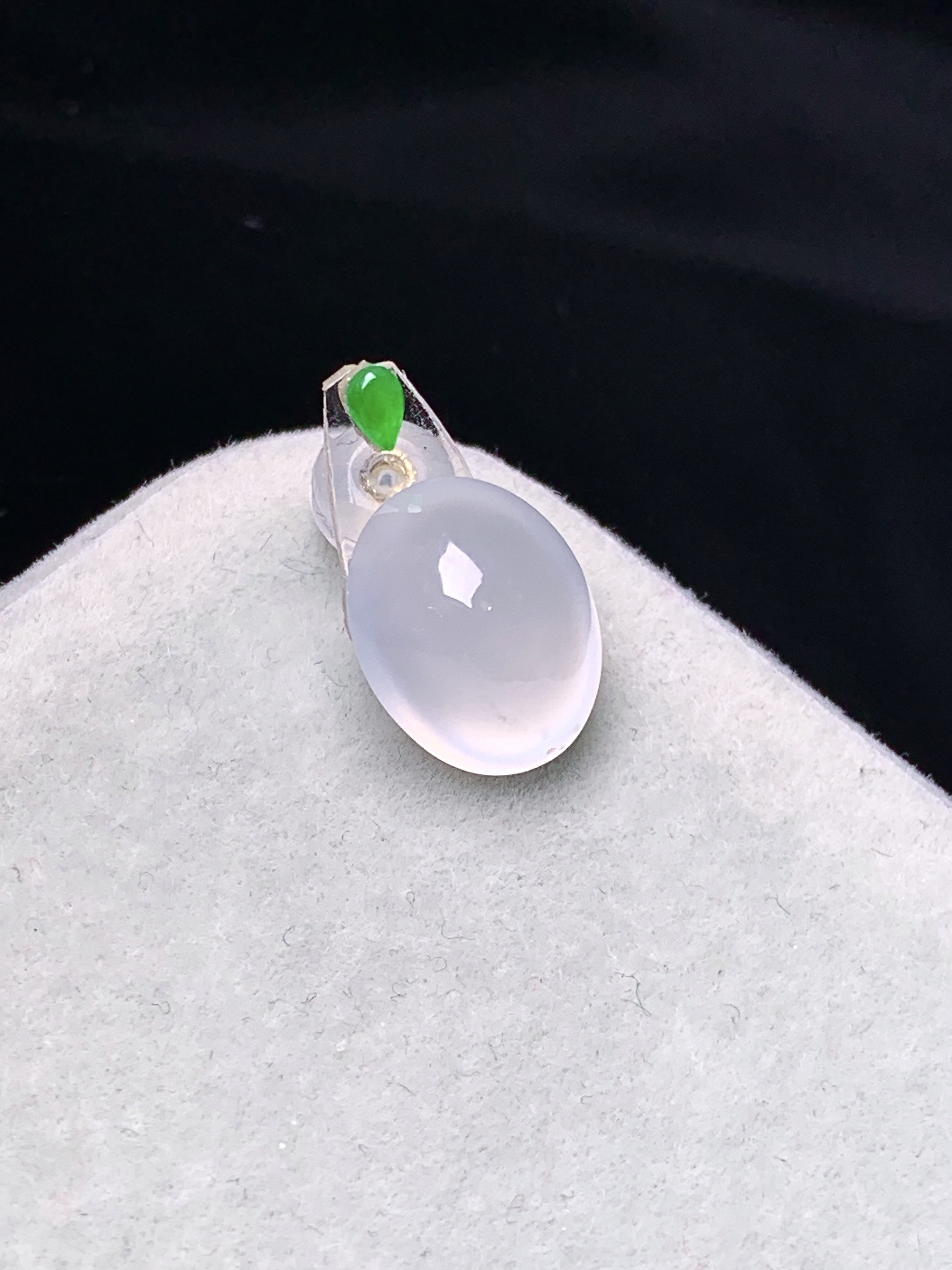 镶嵌款  冰种蛋面吊坠 玉质细腻 色泽艳丽清新 水润亮眼 整体尺寸11.5*9.2*6.3*2x