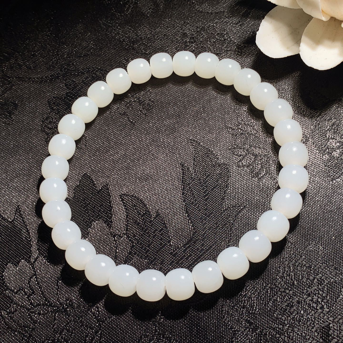 和田玉羊脂白老型珠手串 单颗尺寸6/7！玉质细腻油润。手推出油。佩戴高端典雅。lt260428