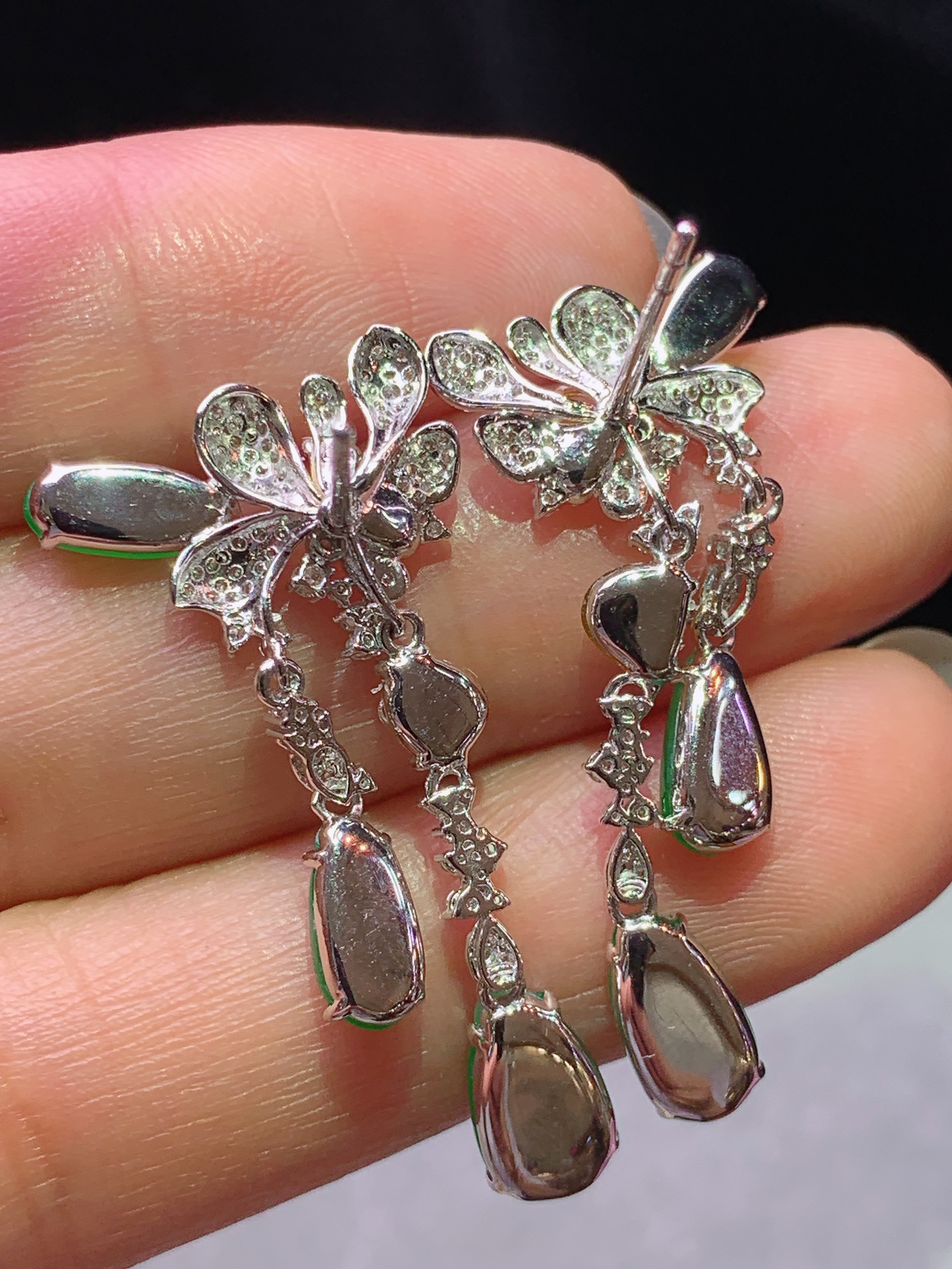 18k金钻镶嵌冰阳绿福瓜耳坠 玉质细腻 色泽艳丽清新 水润亮眼 整体尺寸34.5*14.2*3x2