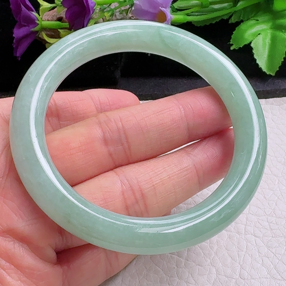 n实拍55*9.6*9.5美人镯 缅甸翡翠a货手镯果绿秀气圆条玉镯子