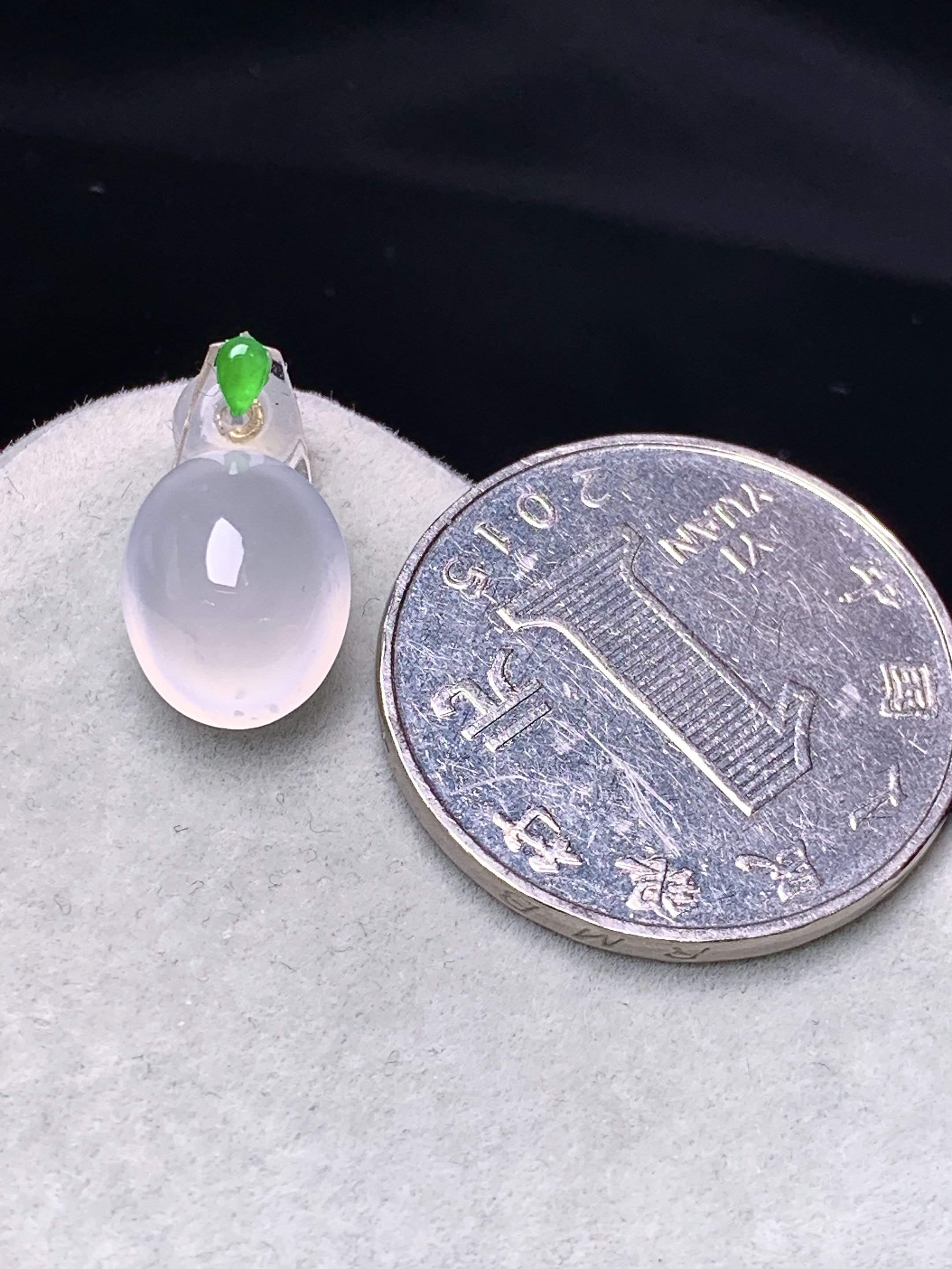 镶嵌款  冰种蛋面吊坠 玉质细腻 色泽艳丽清新 水润亮眼 整体尺寸11.5*9.2*6.3*2x