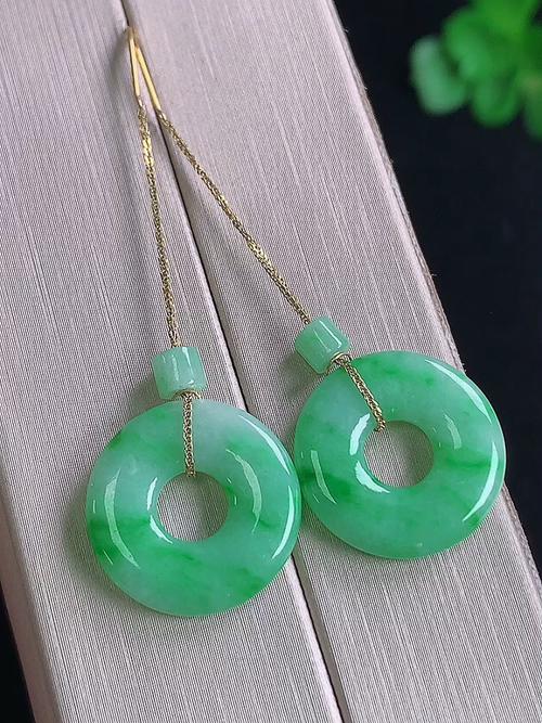  ，18k金镶飘绿耳坠，无裂，尺寸15.5/2.7，№;y27002 24