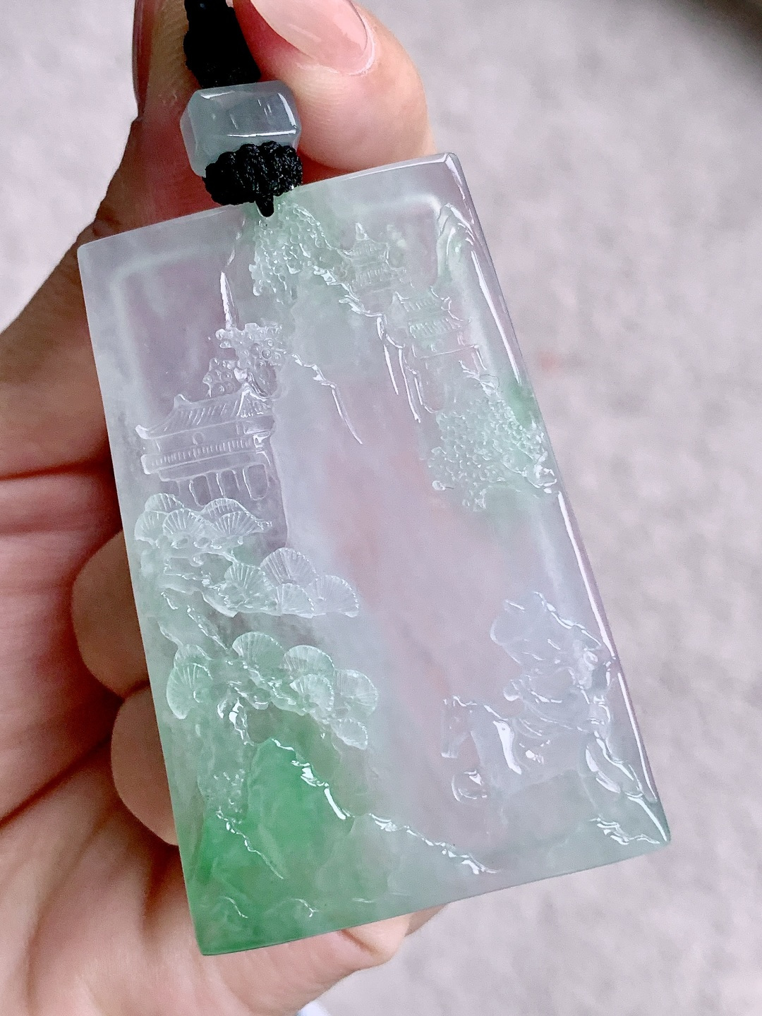 冰飘绿花大山水牌吊坠，缅料，无裂，性比高，飘花，冰透，59.5/39.2/5.7，34.8克，编号
