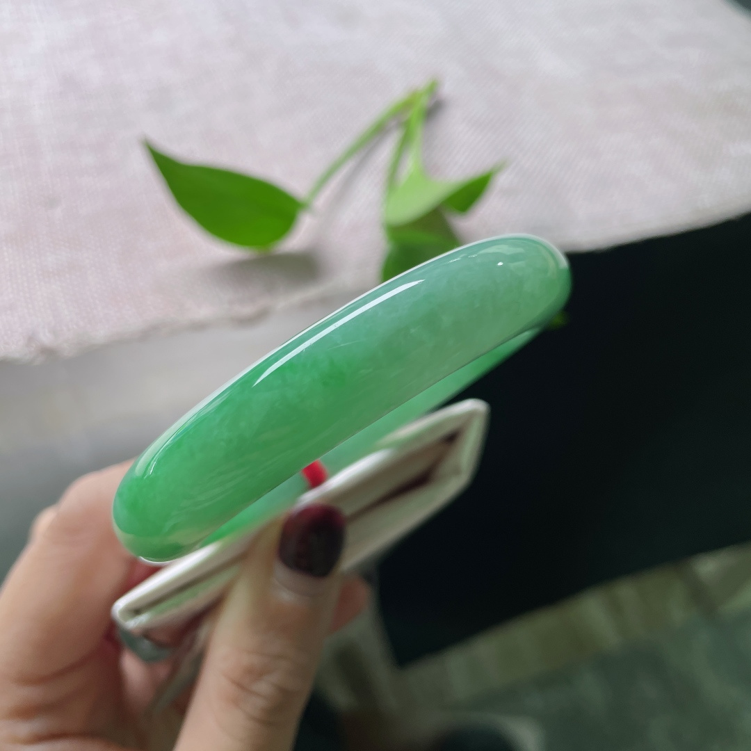 57/12.7/9.1绿底正圈，水润细腻，春意无边，纯粹，回眸一笑胜星华，无裂，ss51685a