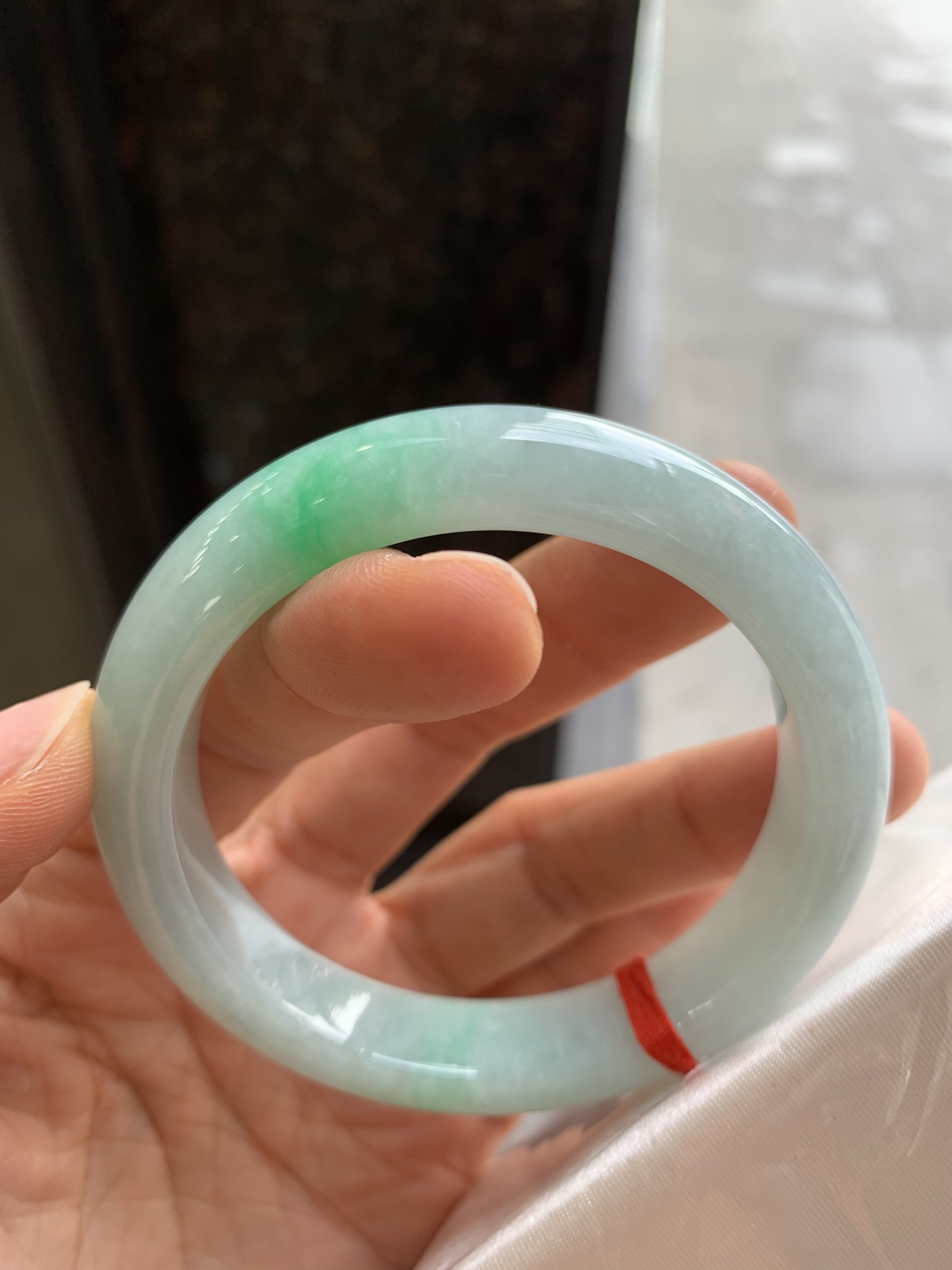 正圈飘绿，有纹，尺寸：56.2/12/9，清爽