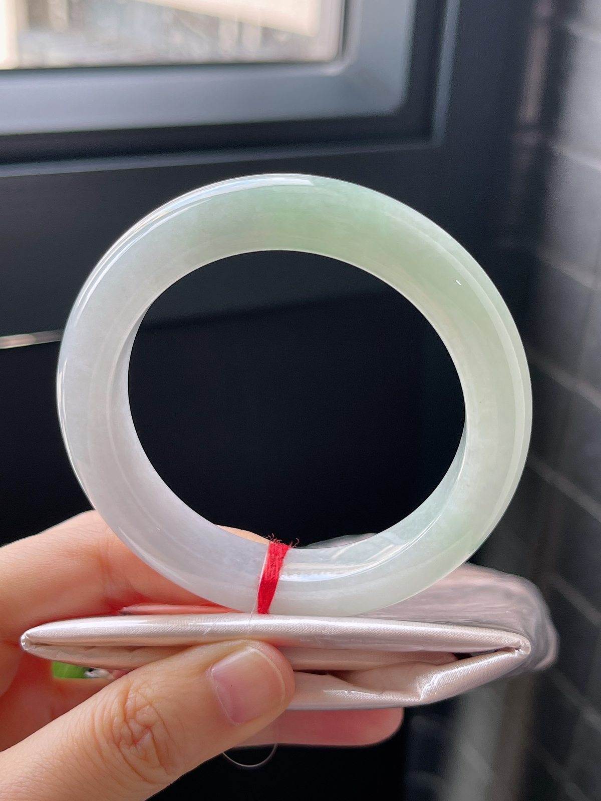 正圈53.2圈口，翡翠冰糯种浅绿色手镯