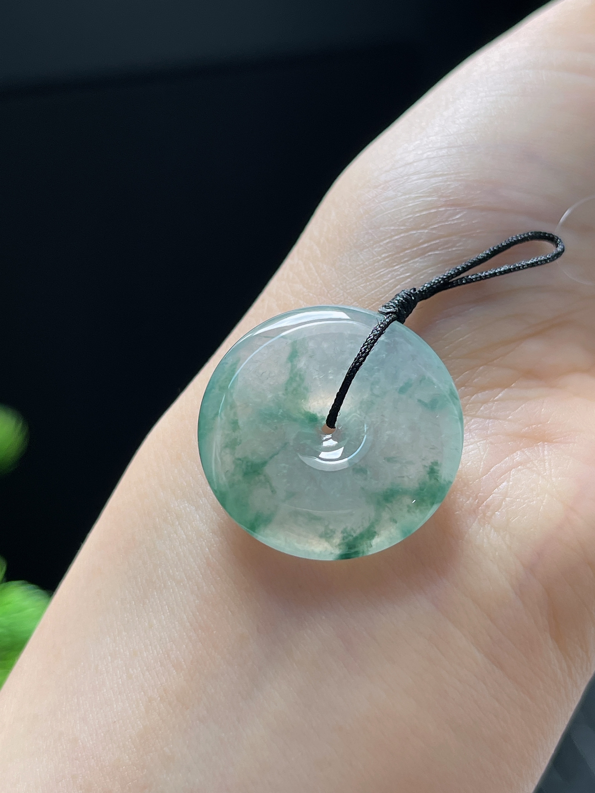 翡翠冰糯种飘绿平安扣