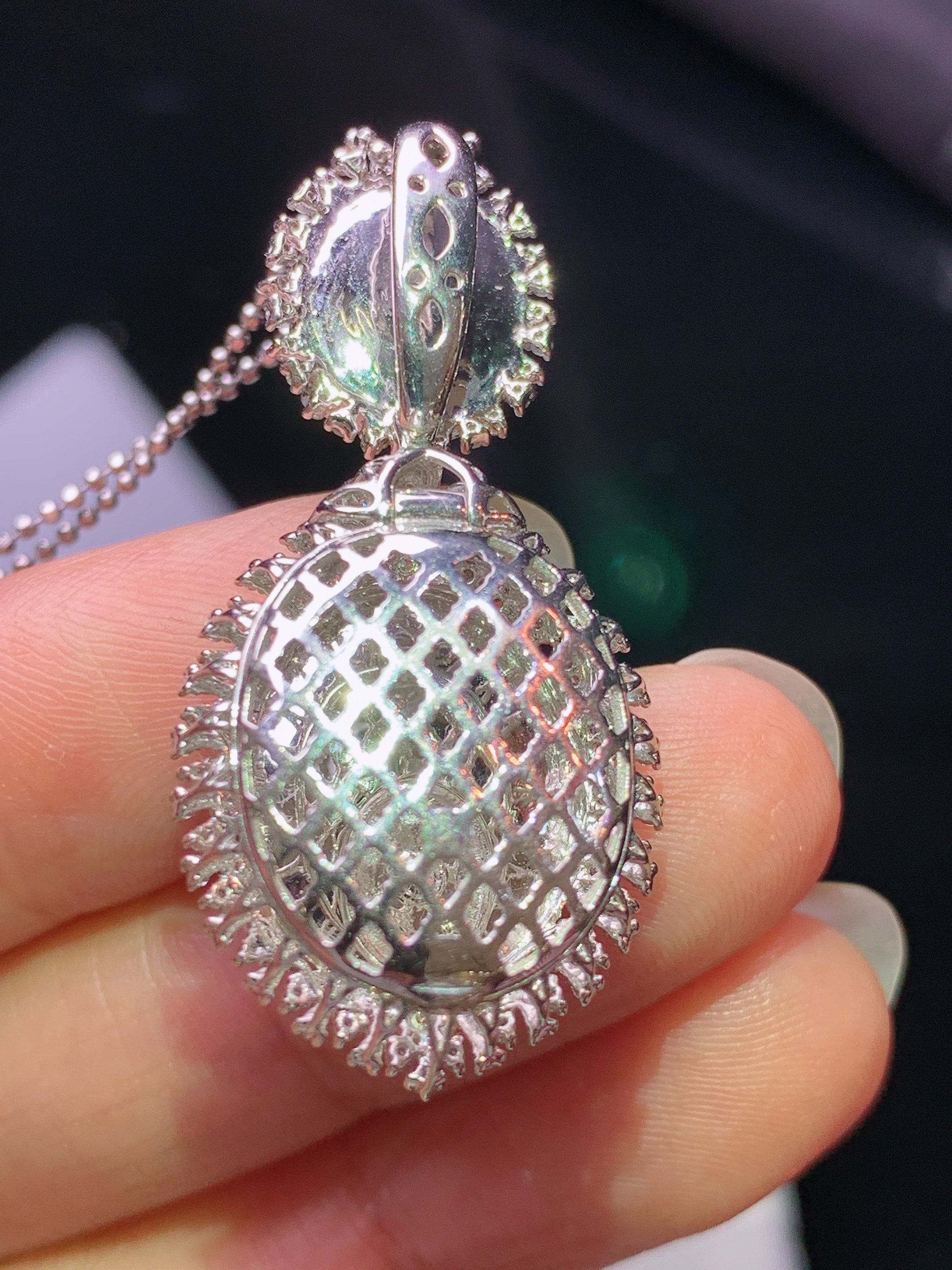 18k金钻镶嵌冰晴绿蛋面吊坠 玉质细腻 色泽艳丽清新 水润亮眼 整体尺寸38.3*18.2*13.2x2