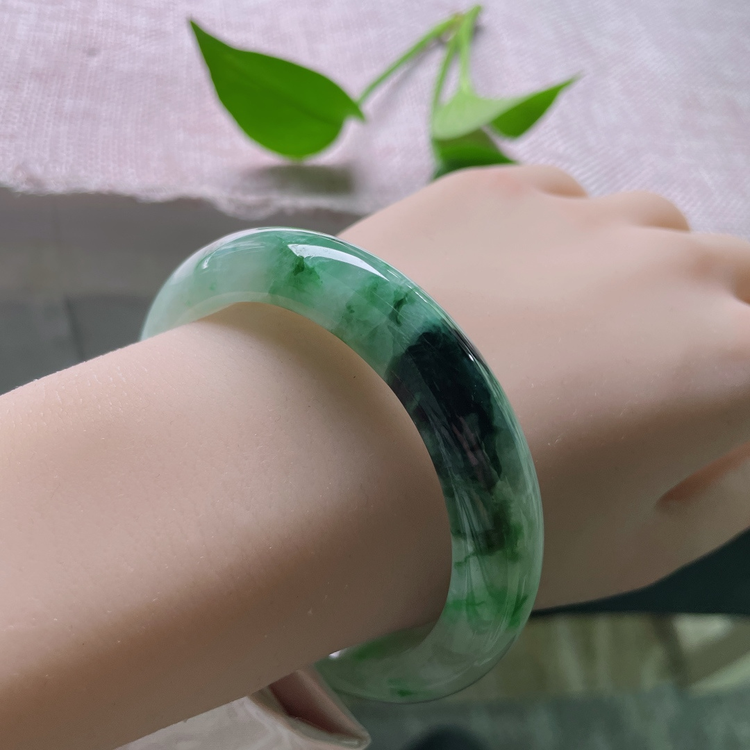 55.8/12.1/8.8，飘花正圈，水润，双色交织，色彩与意境的碰撞。有纹。ss51401a