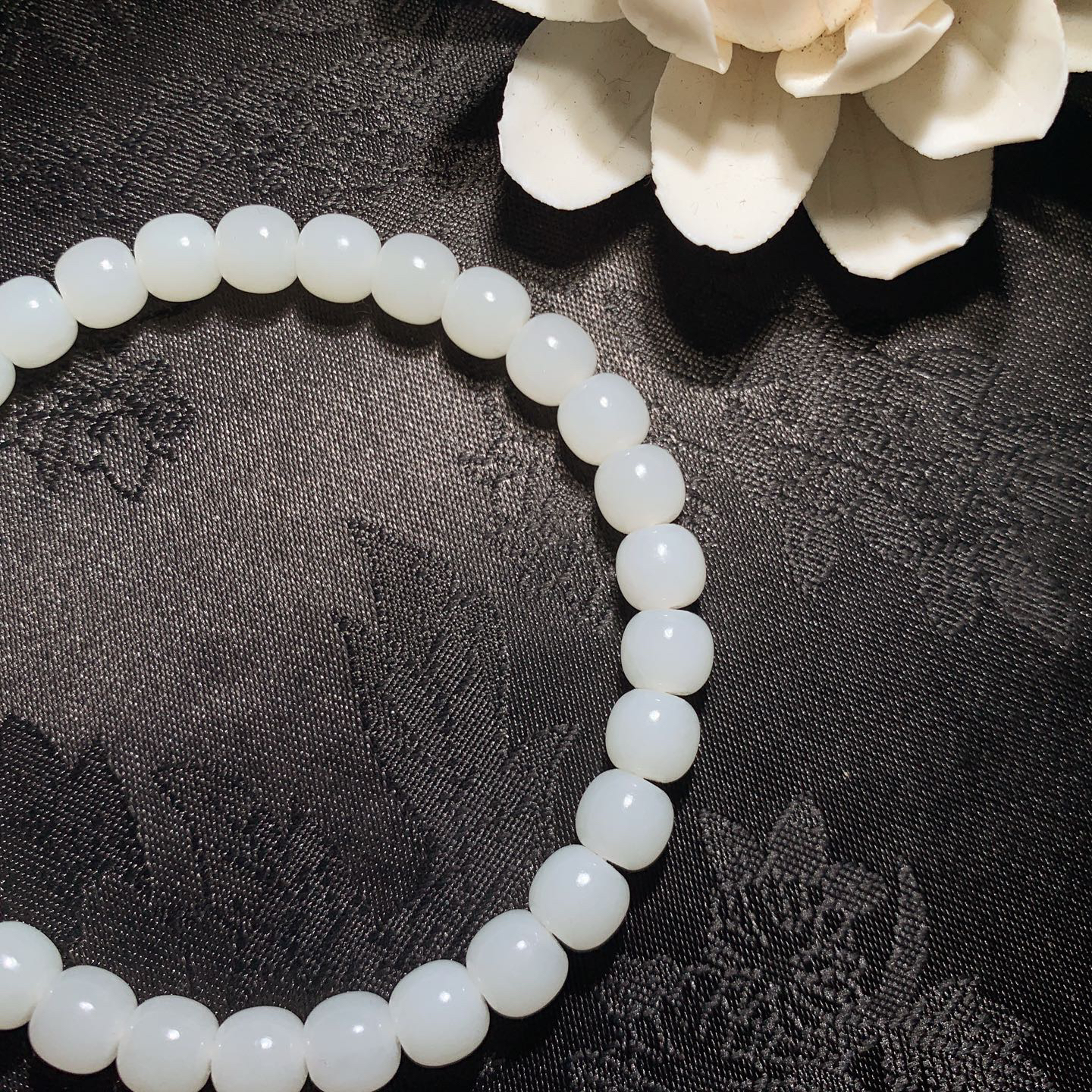 和田玉羊脂白老型珠手串 单颗尺寸6/7！玉质细腻油润。手推出油。佩戴高端典雅。lt260428