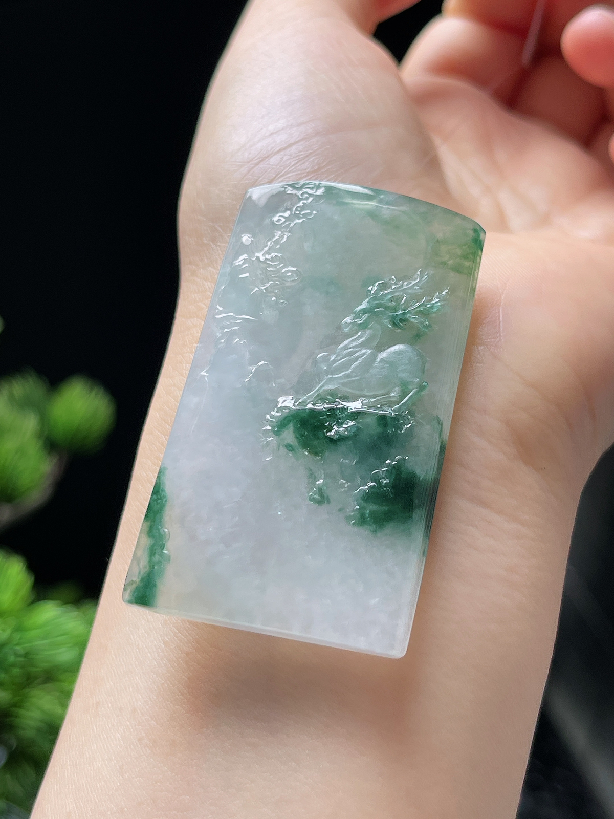 翡翠冰糯种飘绿山水牌