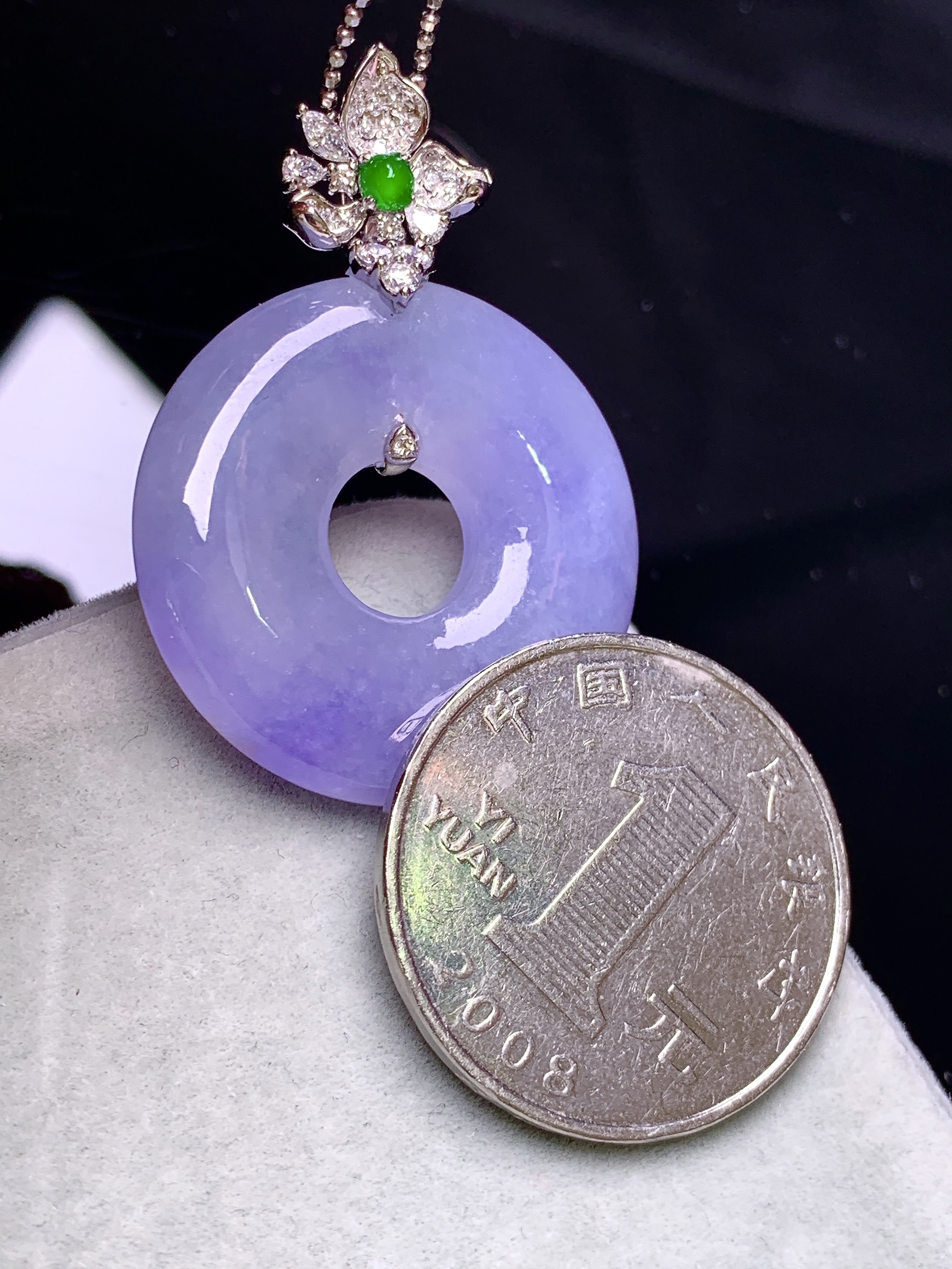 18k金钻镶嵌紫罗兰平安环吊坠 玉质细腻 色泽艳丽清新 水润亮眼 整体尺寸38*27*5.5b1