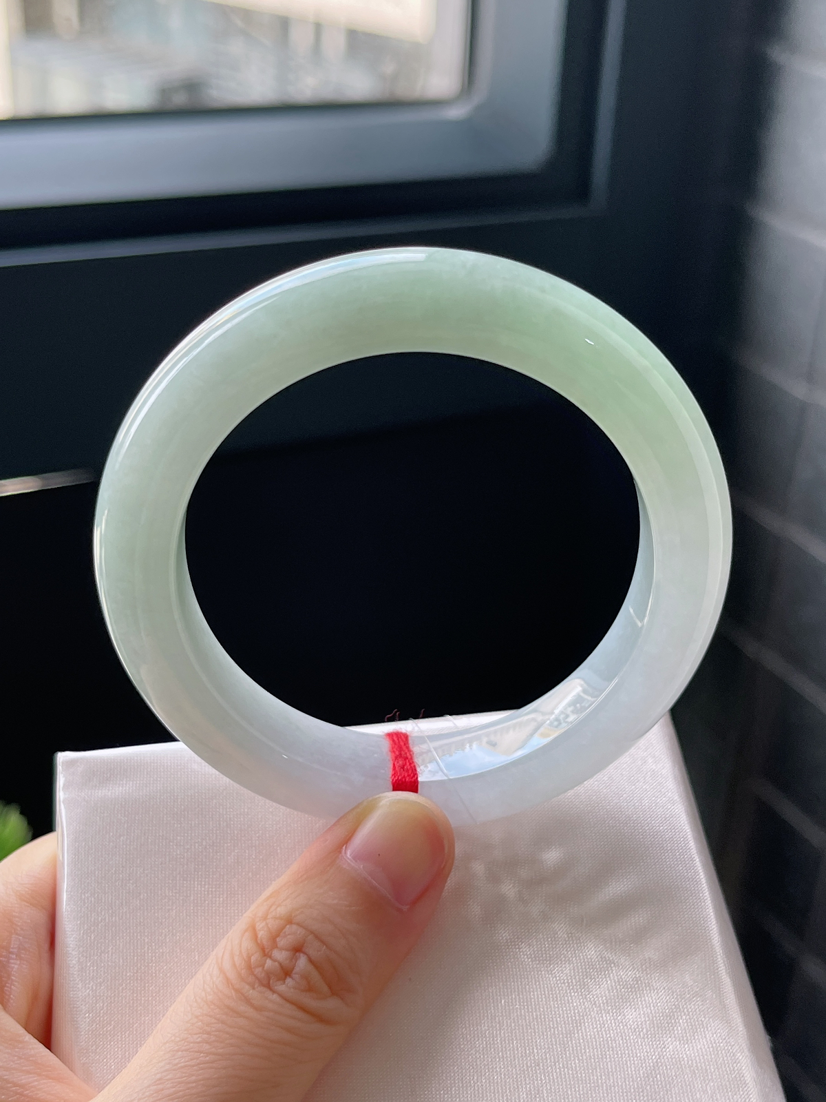 正圈53.2圈口，翡翠冰糯种浅绿色手镯