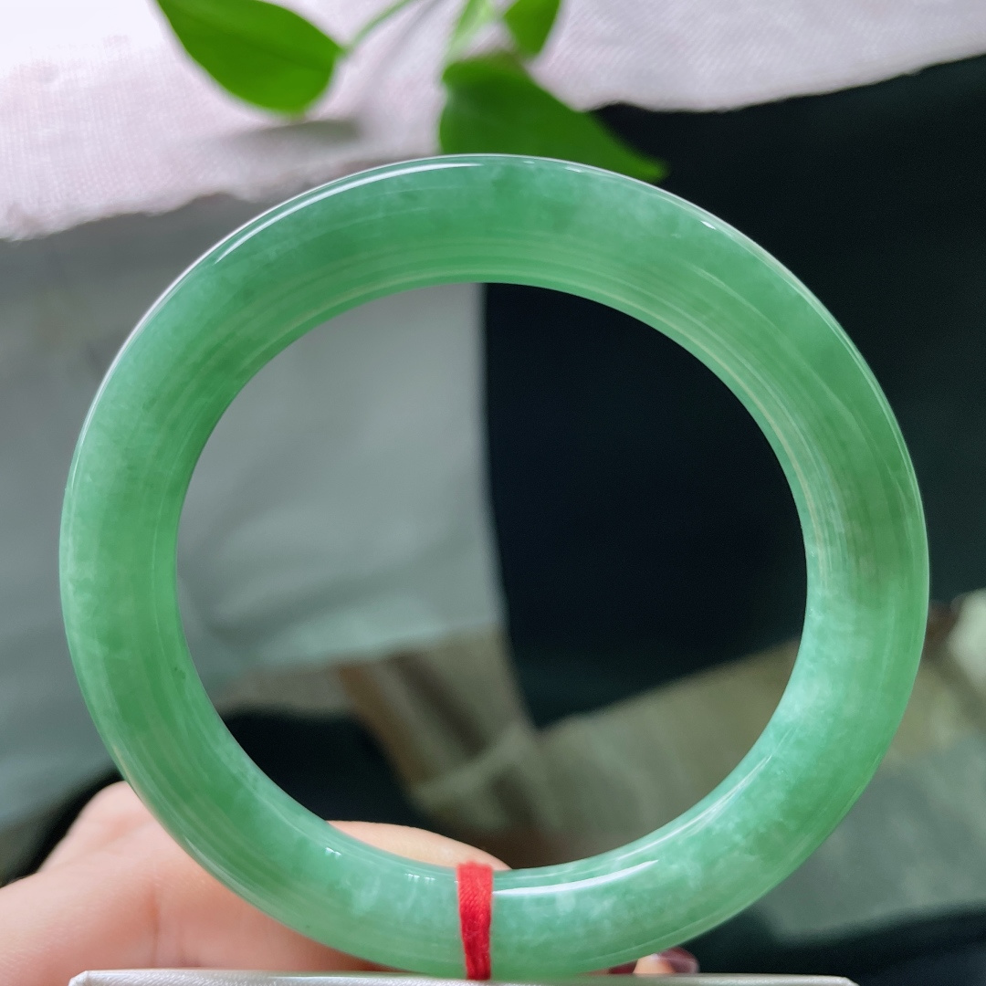 56/9.7绿底圆条，水润，郁郁葱葱，满园春色满园关不住，贵气，无裂，ss50132a