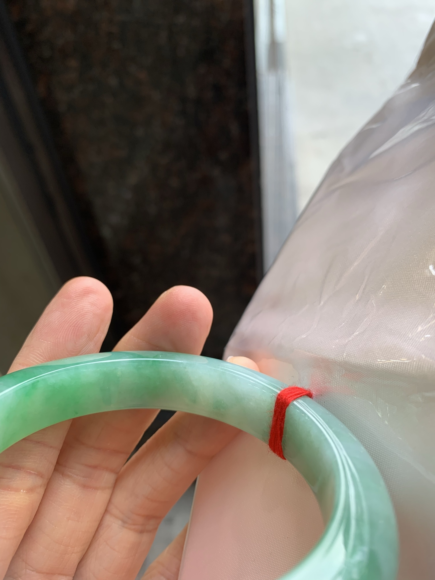 正圈飘绿，有纹，尺寸：58/12.3/9.3，色好