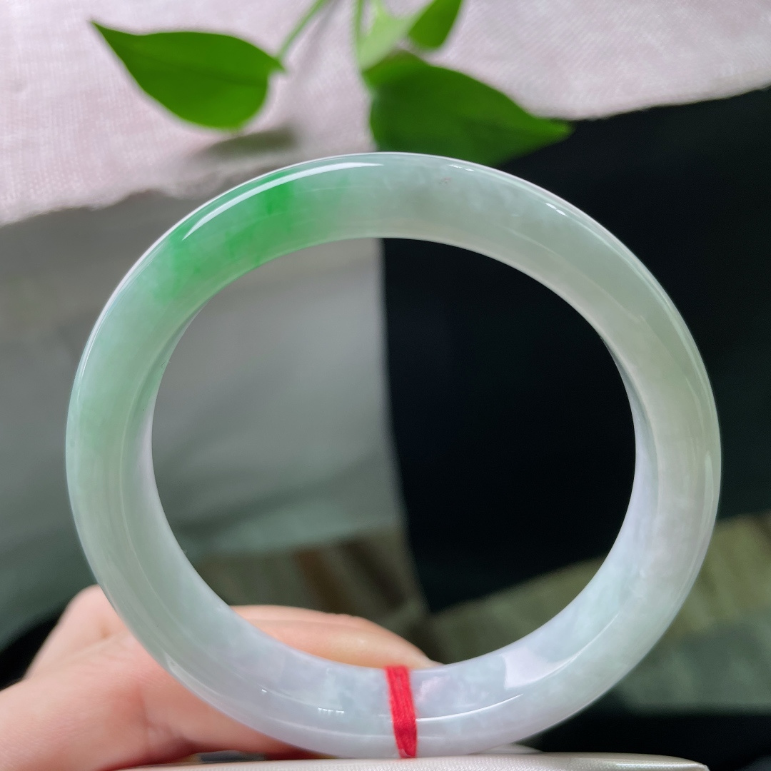 56.9/11.6/7.9飘绿正圈，水润细腻，清新简约大方，甜美，有棉线，ss51288a