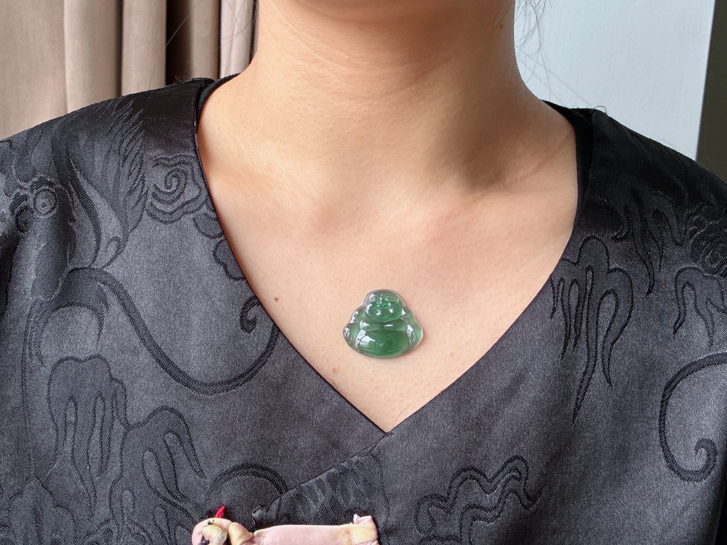 冰晴绿佛公吊坠，无裂，性比高，尺寸29.4/26/5，重量6.2克