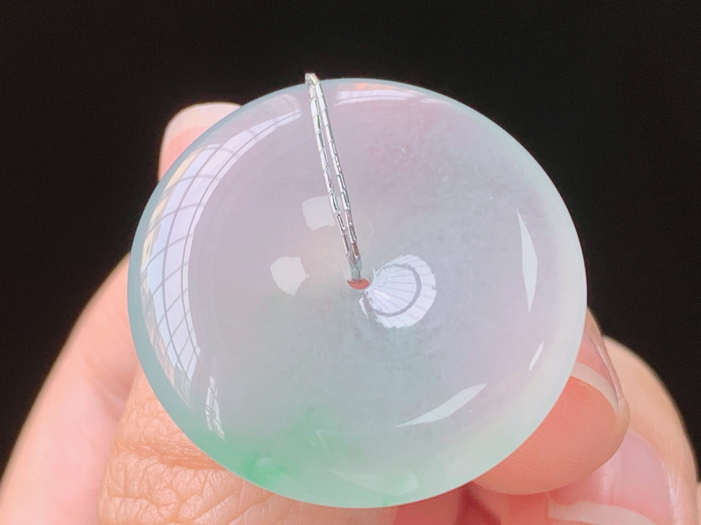 冰飘绿平安扣，翠色灵动，水润荧光，无裂，尺寸:25.8-5.7mm，编号24Z