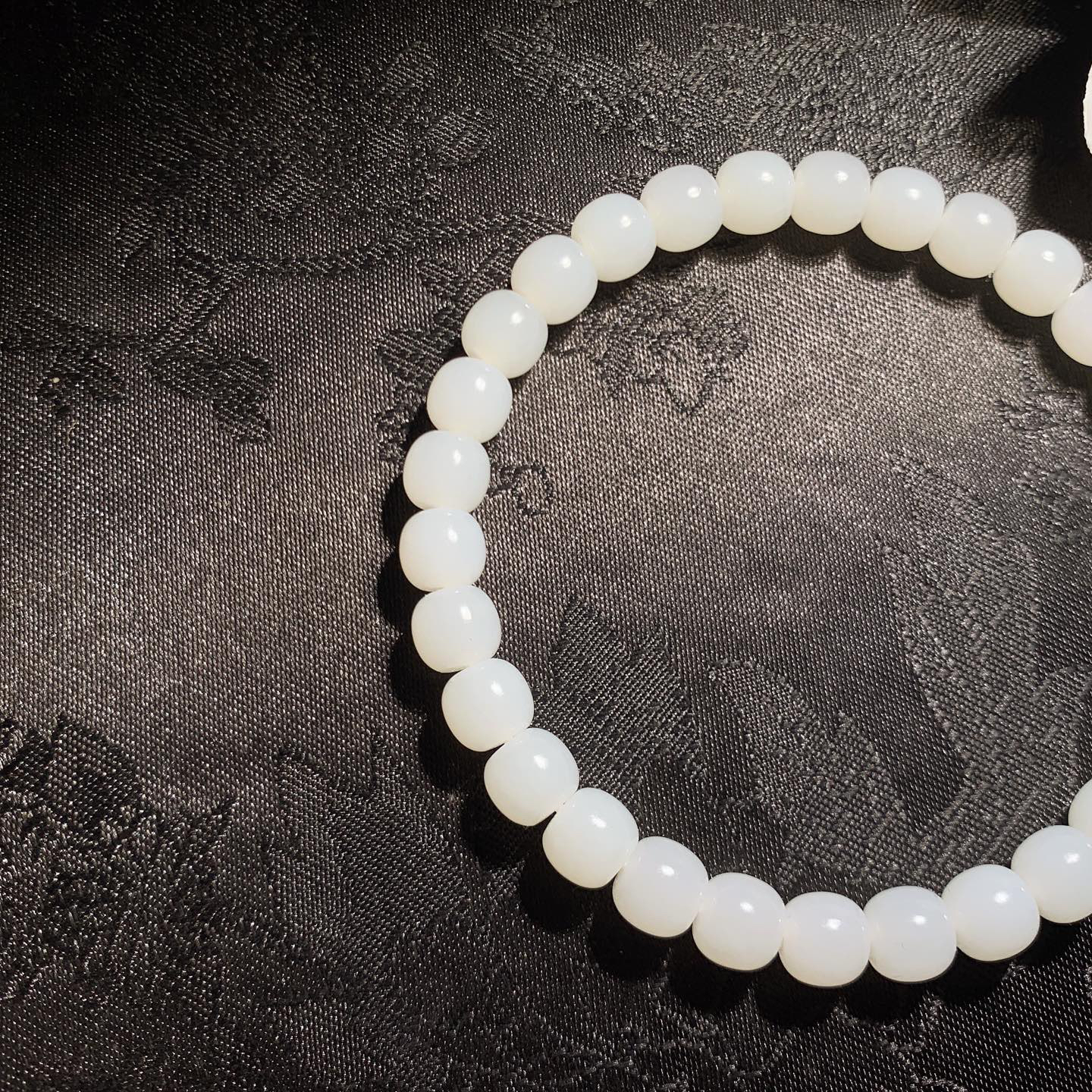 和田玉羊脂白老型珠手串 单颗尺寸6/7！玉质细腻油润。手推出油。佩戴高端典雅。lt260428