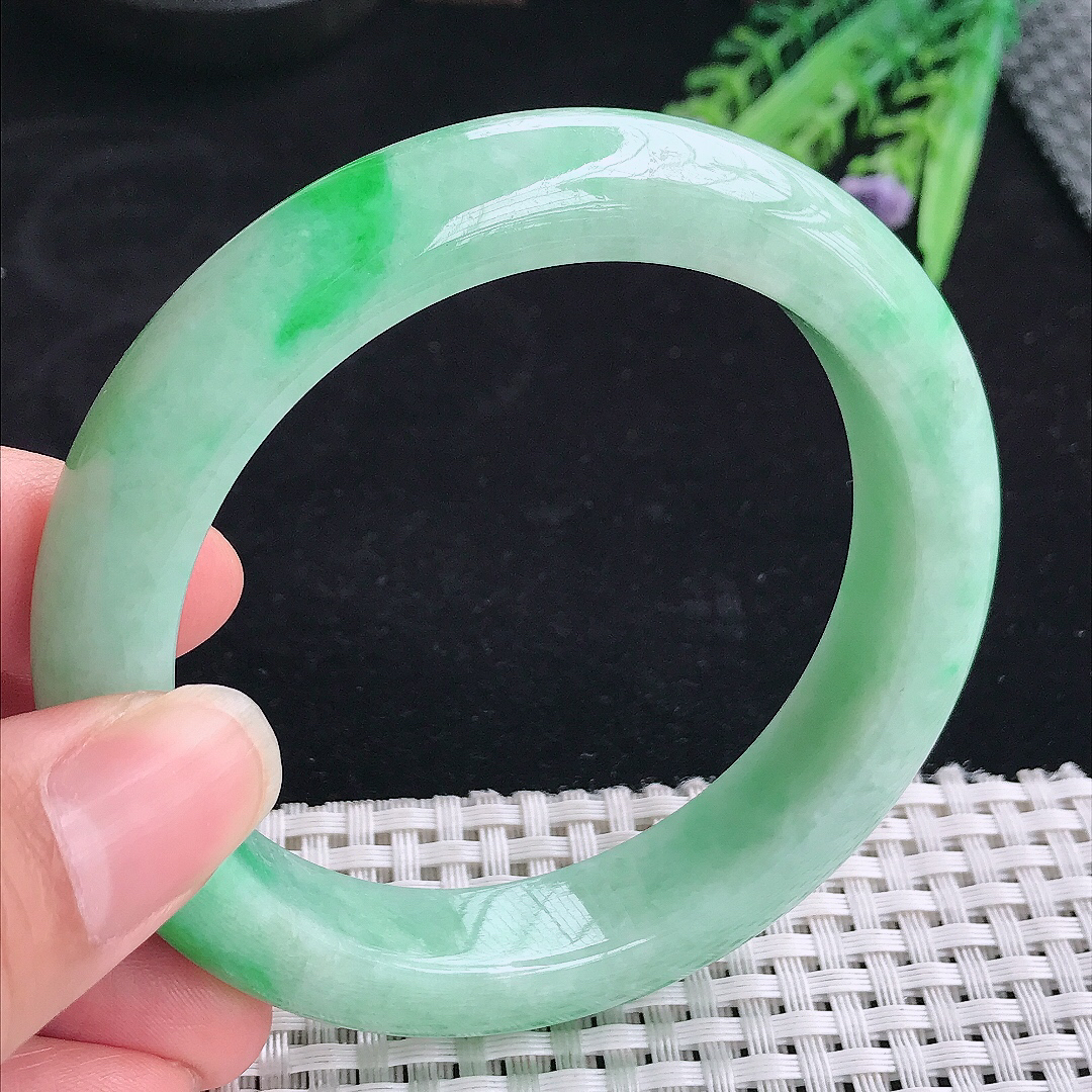 实拍A货翡翠59.5/12.8/9.5老坑精美飘阳绿手镯翡翠玉镯平安镯