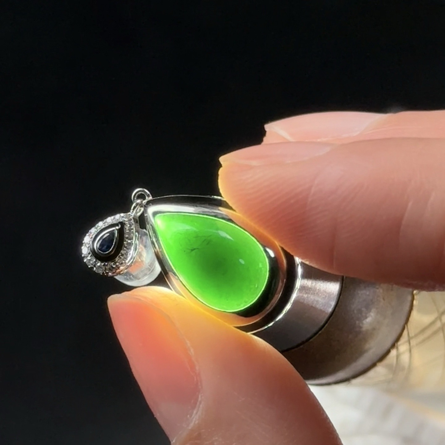 精品18k墨翠水滴耳坠 种好色正 黑度极好 打灯通透 油性十足 尺寸16.7mm