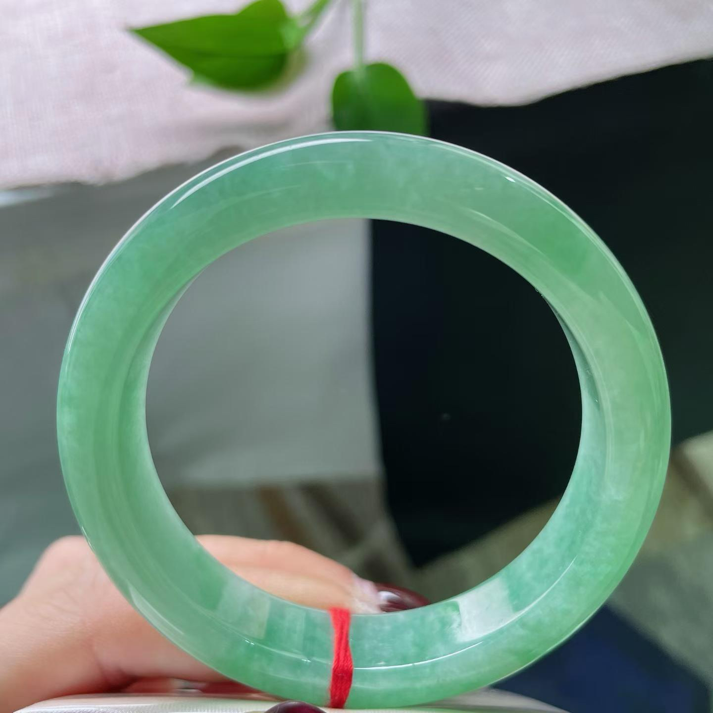 55.2/12.8/8.5绿底正圈，水头好，种老，：简洁现代，充满动感。ss51664a..