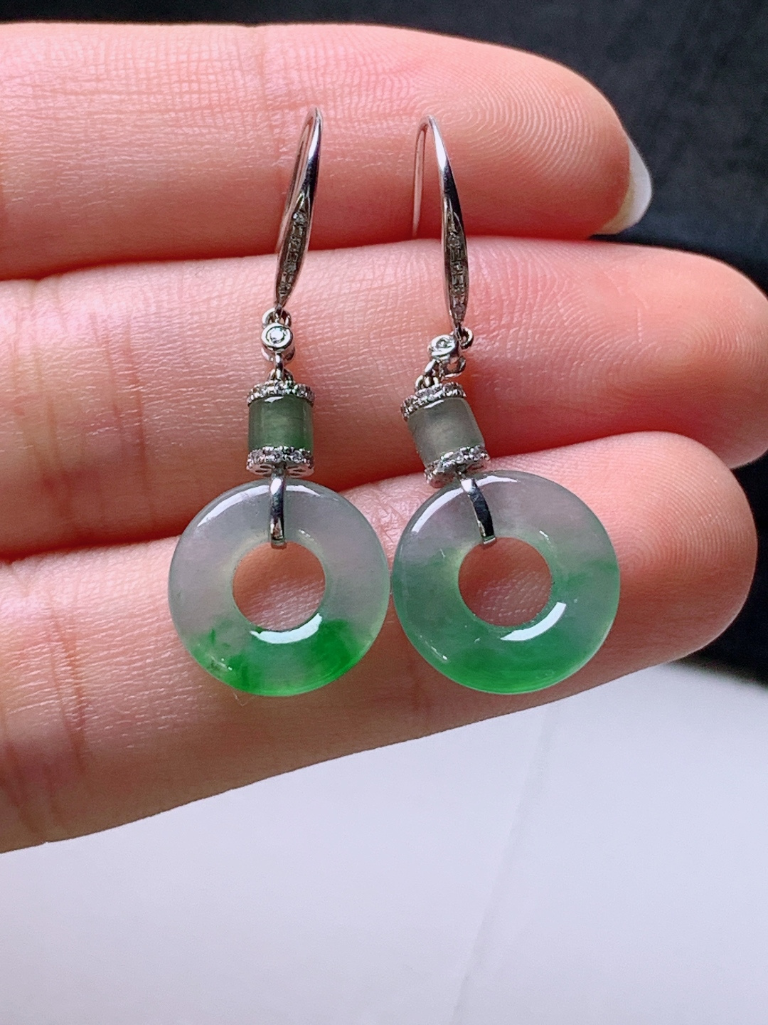 ️ 冰种绿甜甜圈耳坠，无裂翠绿水润，裸石12.1-2.5