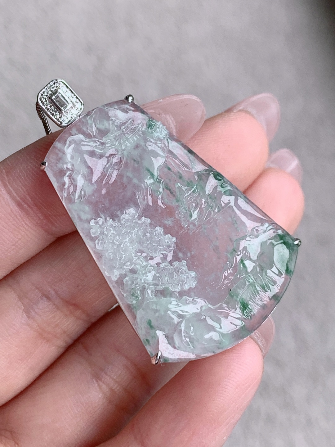 葡萄冰飘花山水牌吊坠，缅甸料，18k金镶嵌，无裂，性比高，冰感足，47.6/27.5/6.7，9.1克