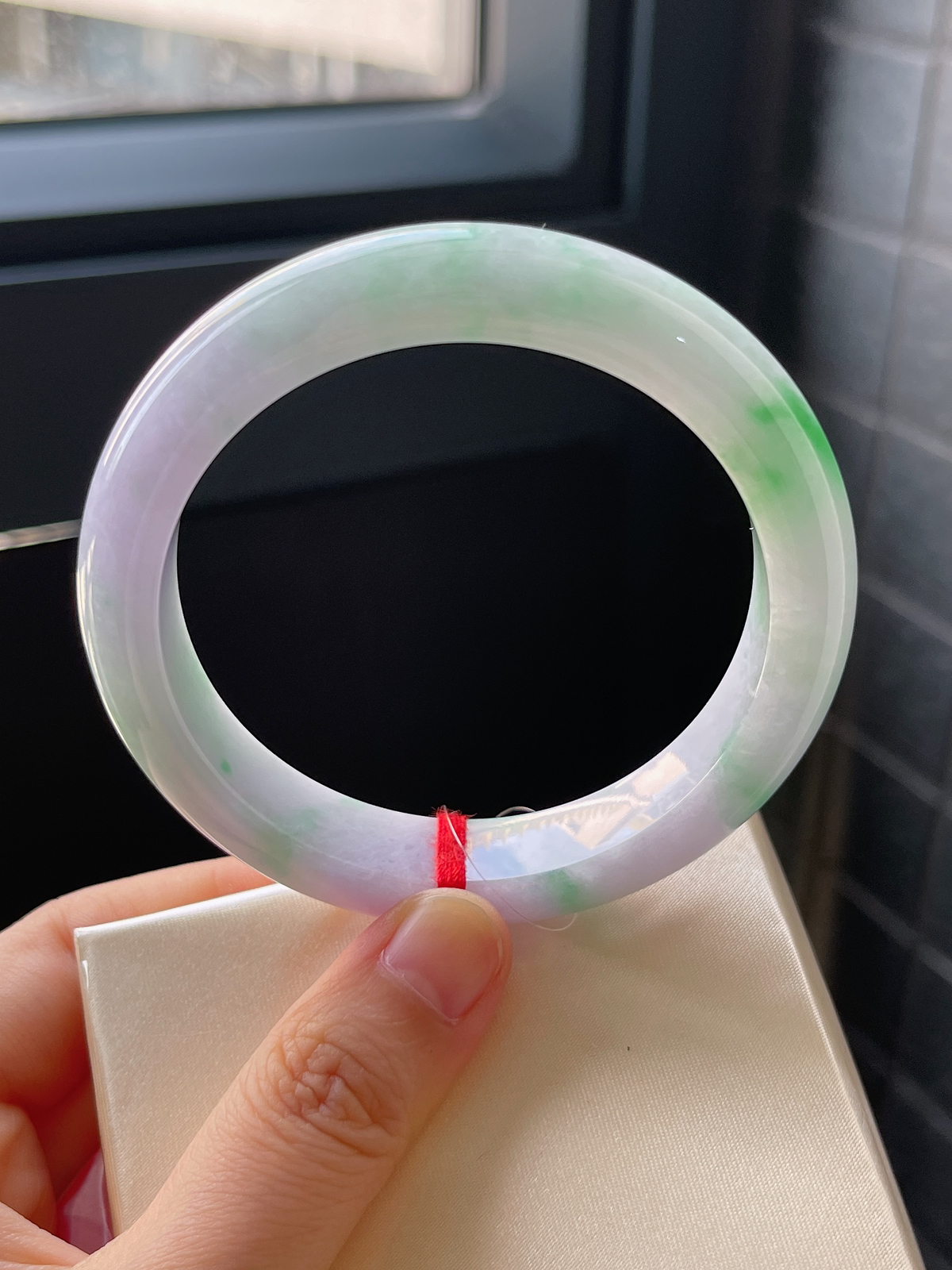 正圈57.7圈口，翡翠糯化种淡紫色春带彩手镯