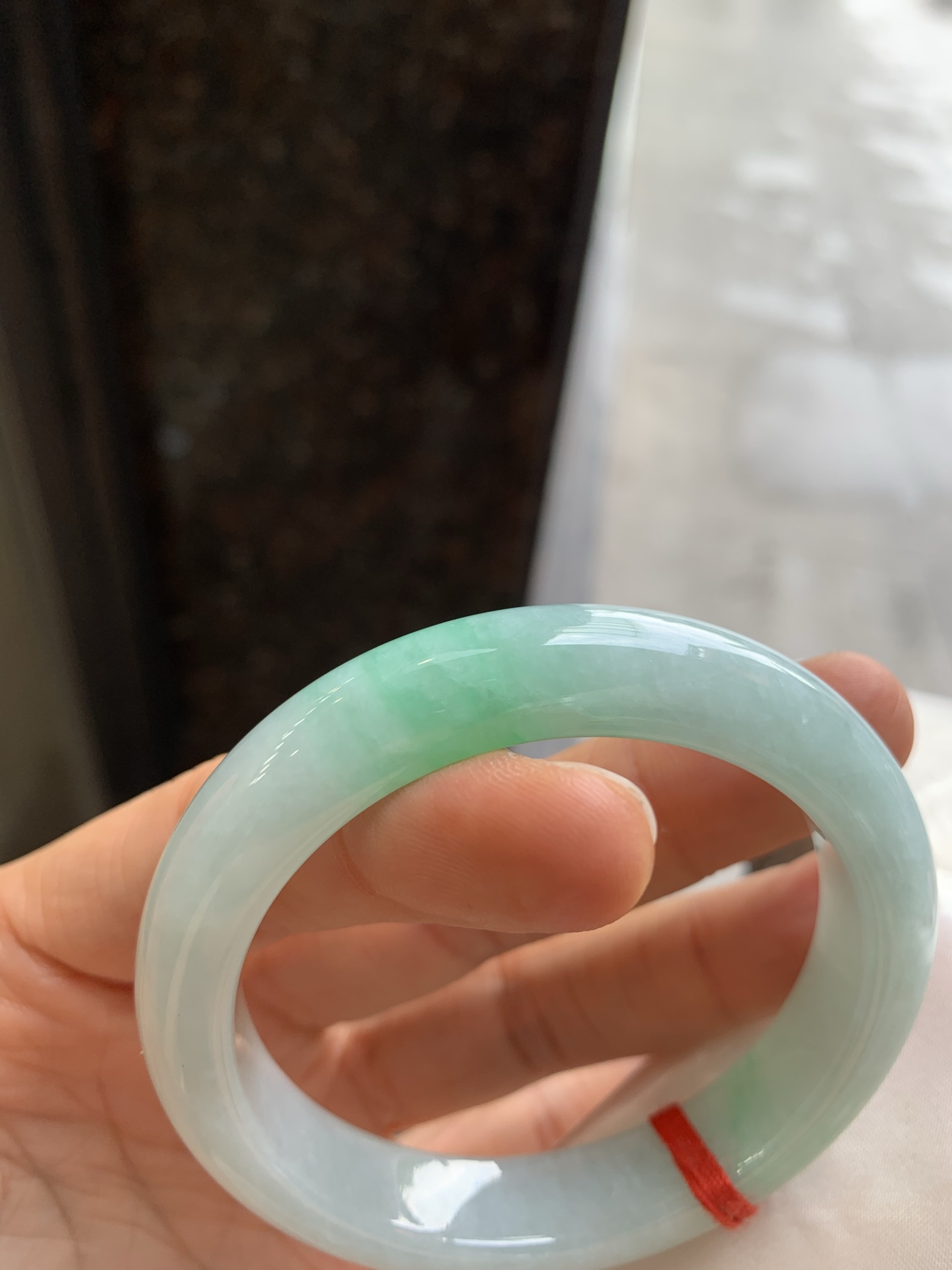 正圈飘绿，有纹，尺寸：56.2/12/9，清爽