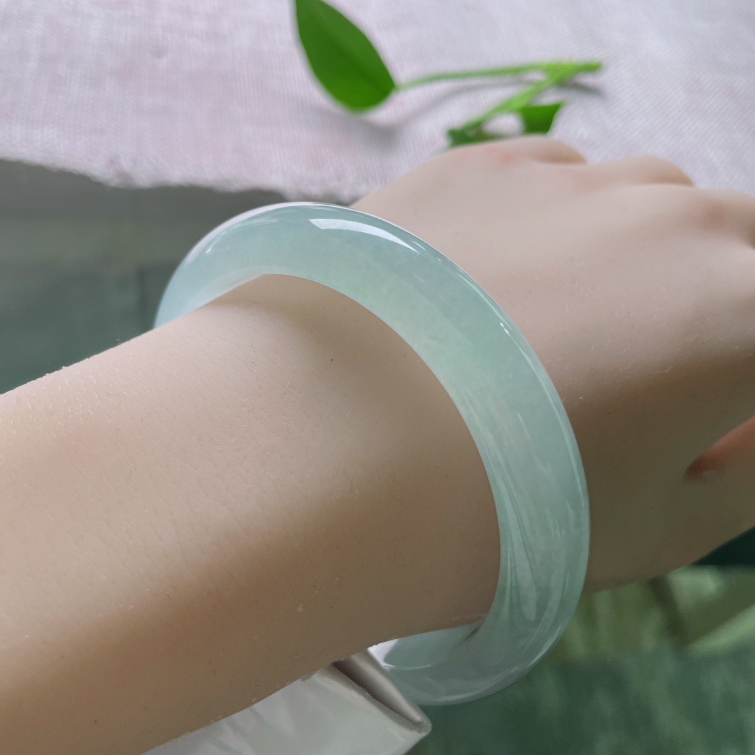 59.8/12.1/8.4冰晴底正圈，不追求浓艳，胜在干净、透亮、气质，像雨后的晴空或初融的冰湖。无裂，ss49732a