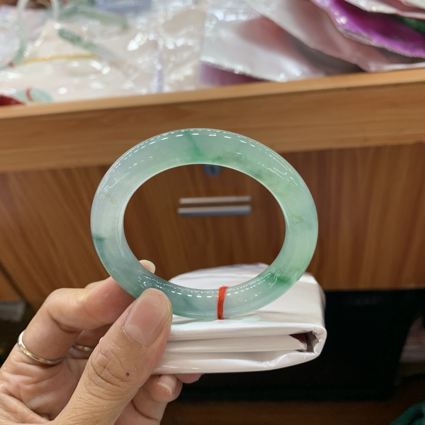 042730JM，冰飘花圆条翡翠手镯，51.5-10.1