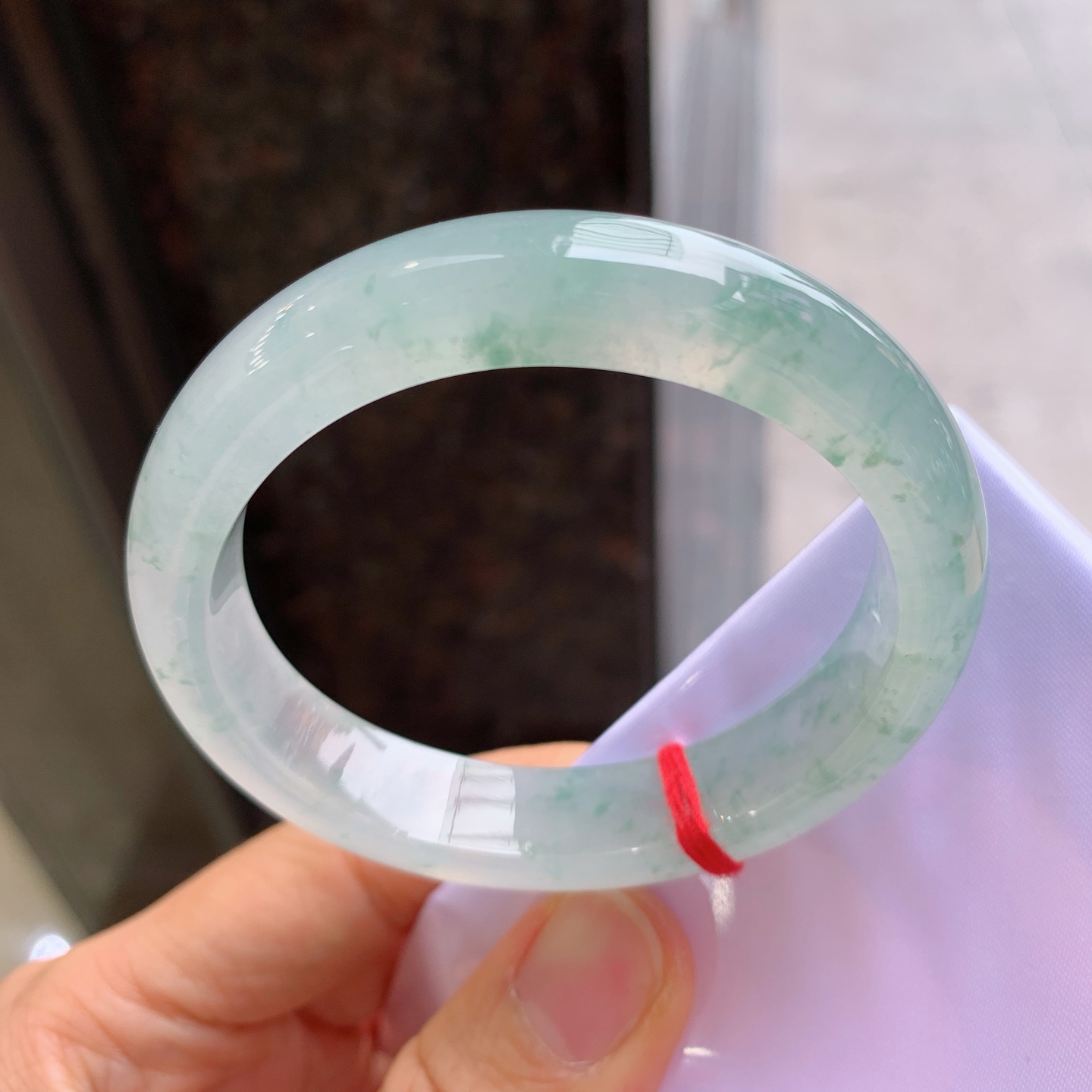 贵妃冰种飘花，有纹，尺寸：54/49/12/8，冰润