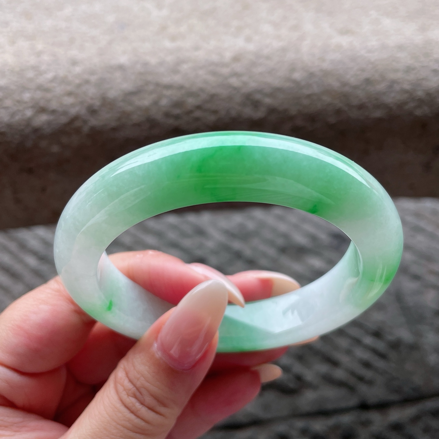 正圈，糯种阳绿，冰莹通透，水润，种老，无裂，编码0428YT30