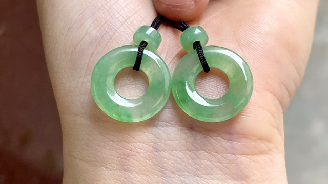 ️ 木纳绿甜甜圈一对，16.6*2.5，完整