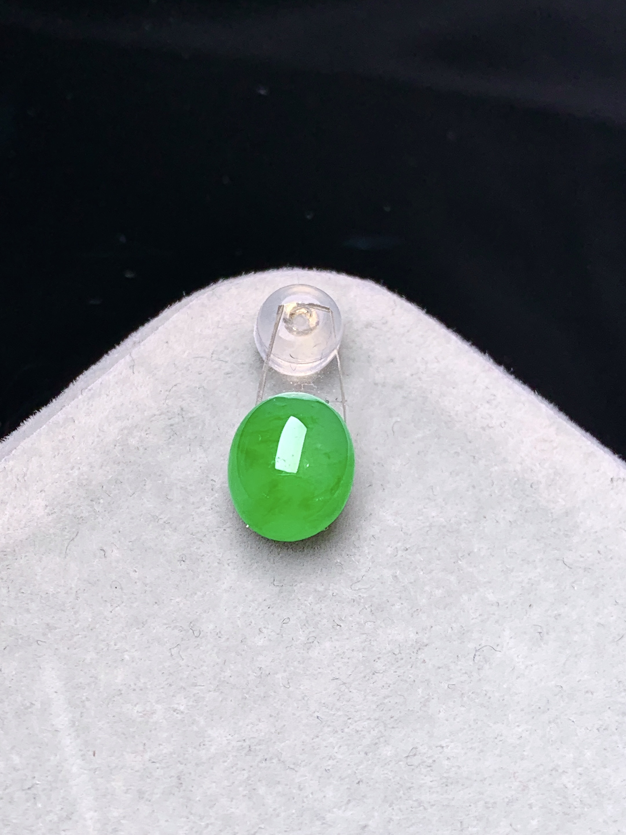 镶嵌款 冰阳绿蛋面 玉质细腻 色泽艳丽清新 水润亮眼 整体尺寸9*7.5*3.8*2x