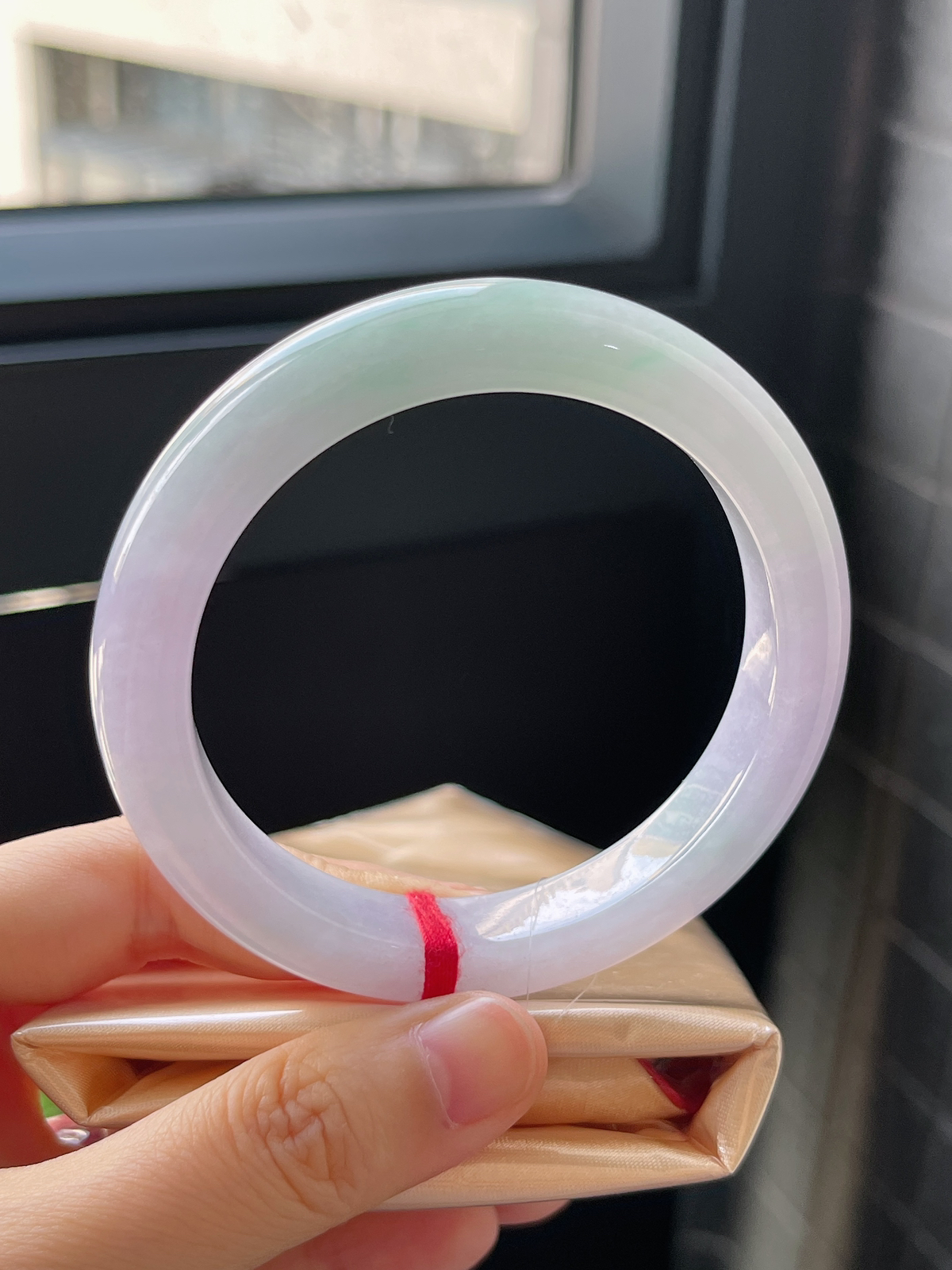 正圈57.6圈口，翡翠糯化种浅紫色春带彩手镯