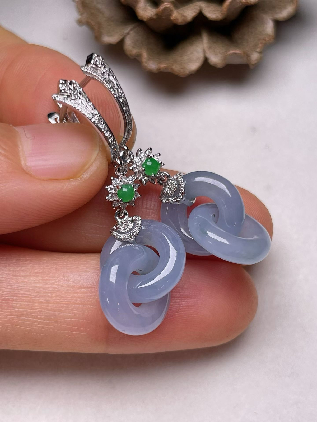 冰糯种紫罗兰平安扣耳坠、真金真钻镶嵌，种水好，玉质细腻 .裸石尺寸 12.3*