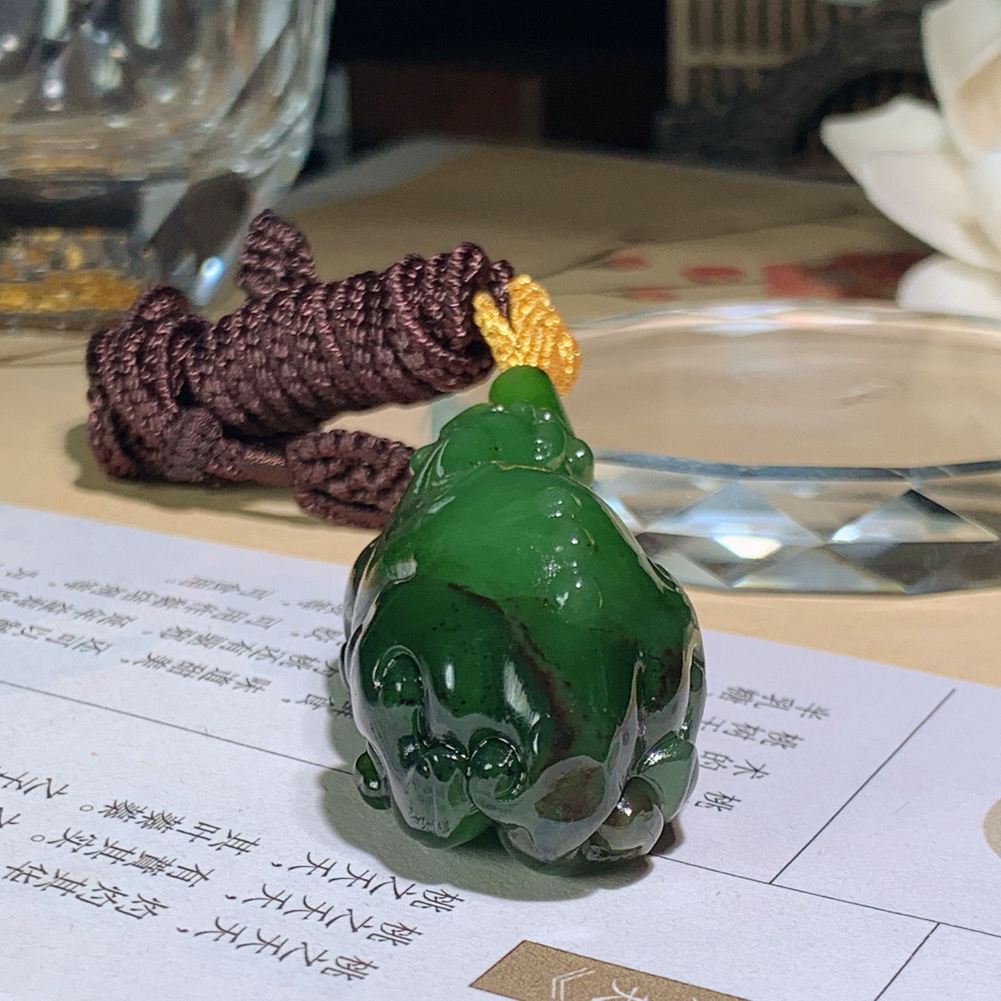 和田玉红皮料阳绿俄罗斯碧玉招财貔貅挂件。尺寸40/21/21重33克 玉质细腻油润。手推出油。佩戴高端典雅。lt260428