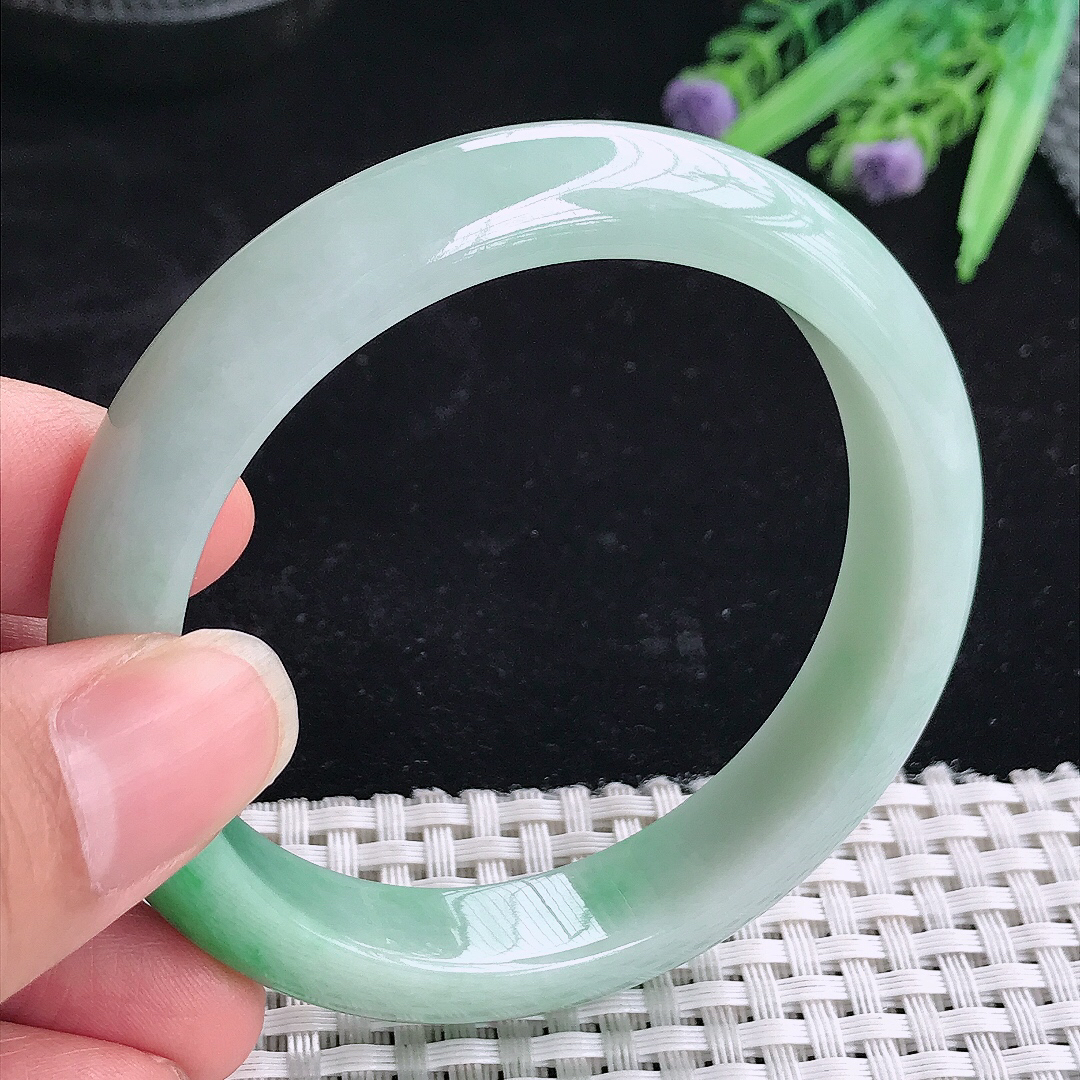 实拍A货翡翠56/12.1/8.1老坑精美辣绿飘阳绿手镯翡翠玉镯平安镯