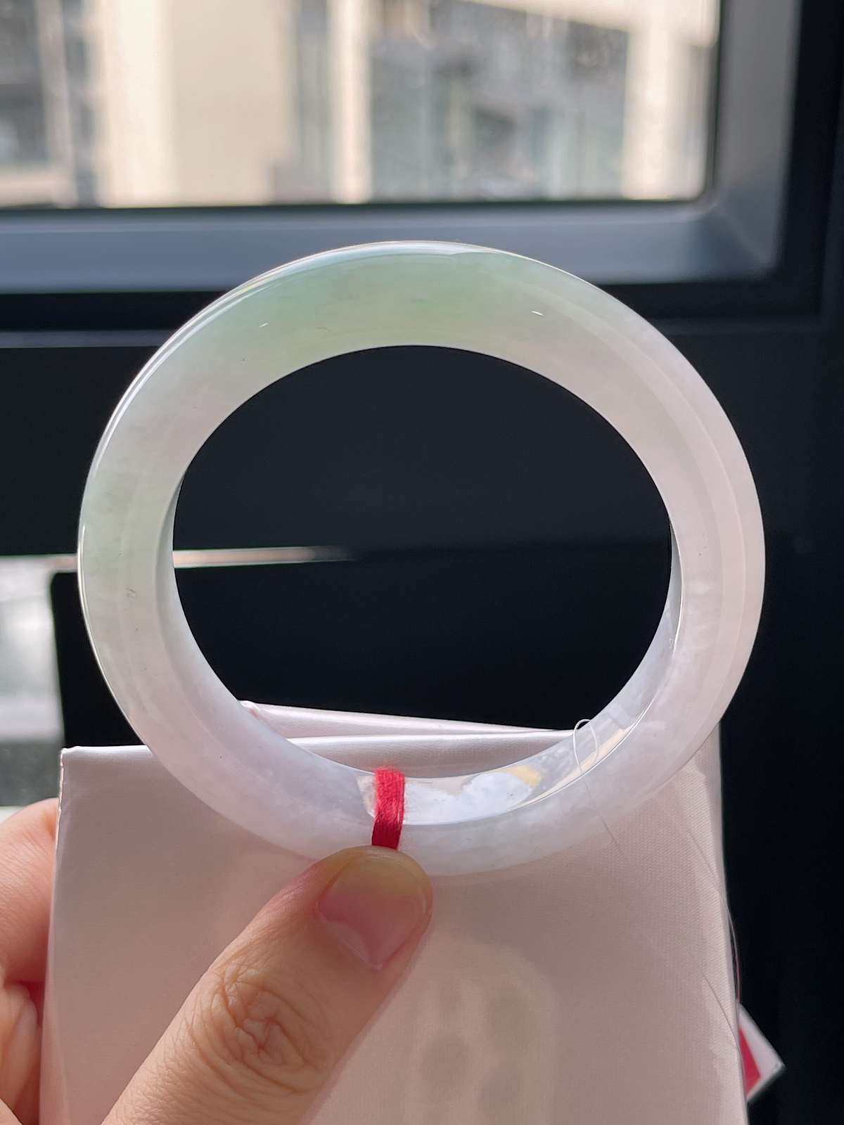 正圈55.8圈口，翡翠冰糯种淡绿色手镯