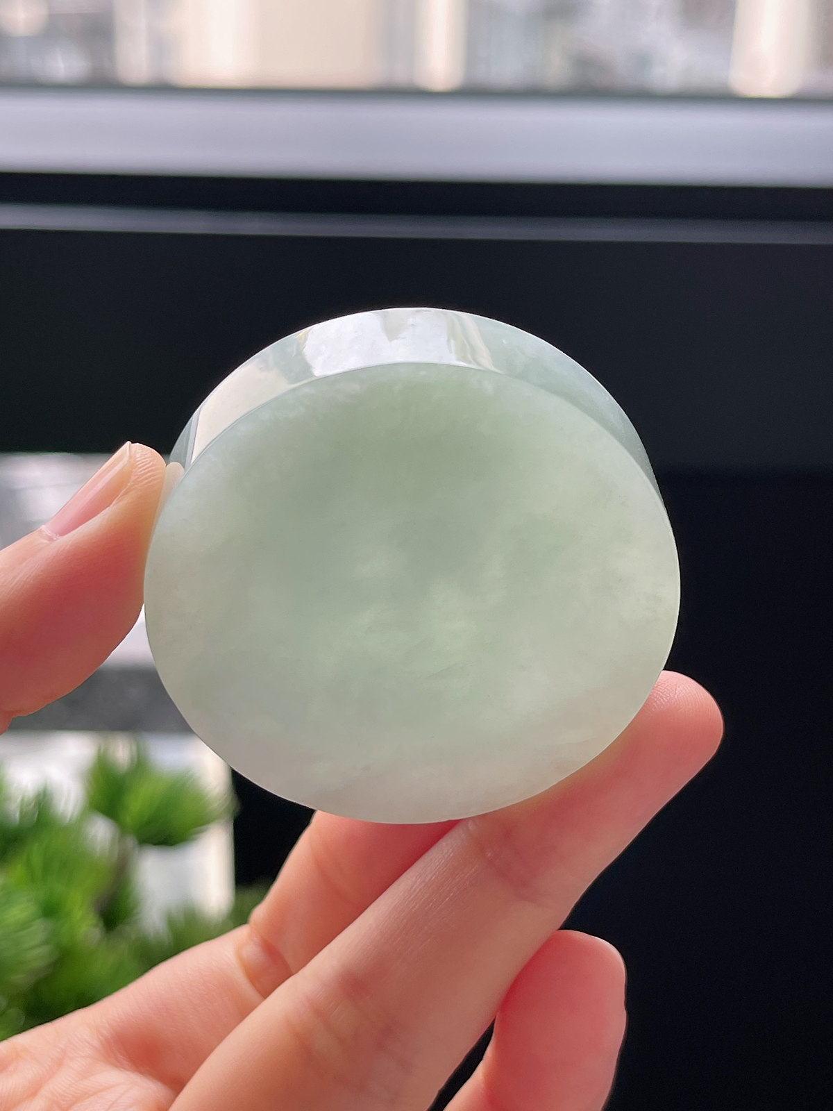 翡翠淡绿色镯心