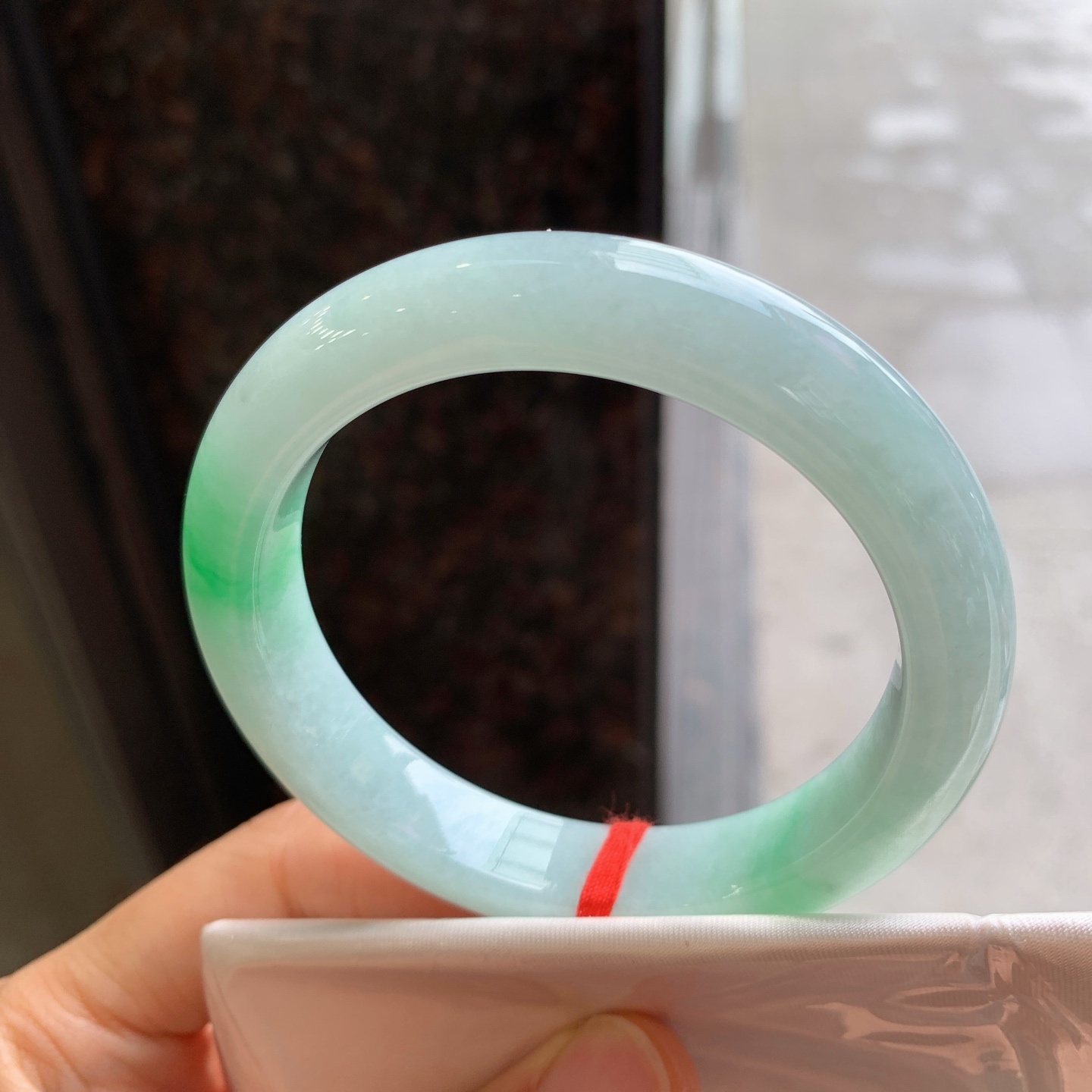 正圈飘绿，有纹，尺寸：56.2/12/9，清爽