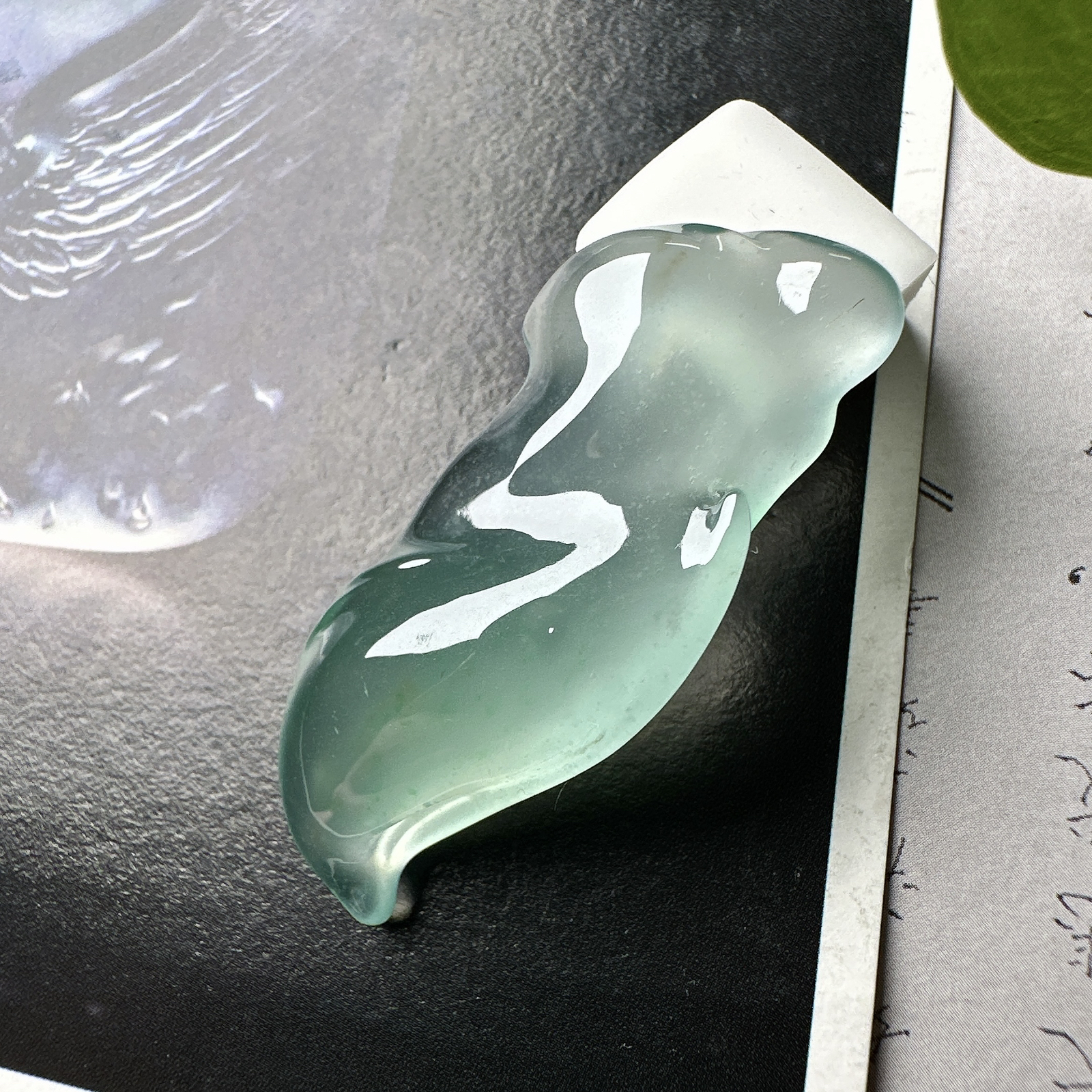 【冰种随形裸石】质地细腻，冰润十足，种老冰透，收藏品质