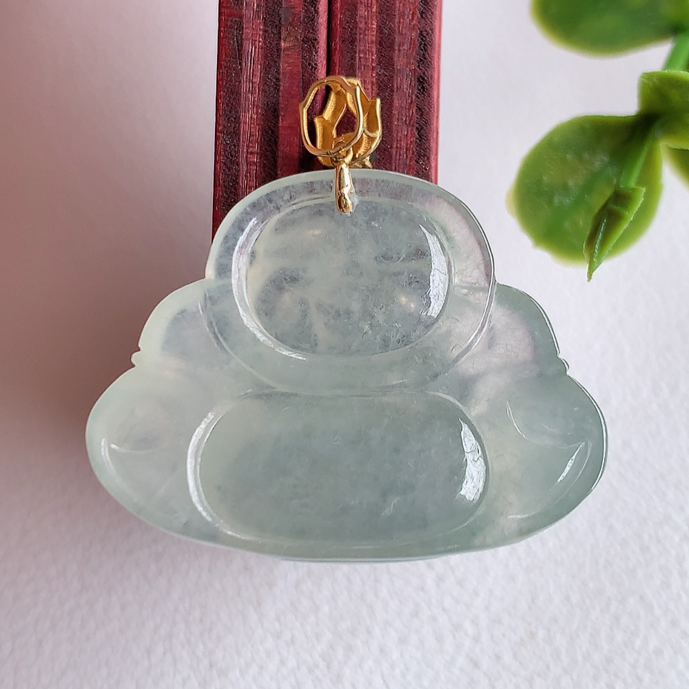 18k金扣冰润佛公挂件 玉质细腻  精雕弥勒佛，笑佛福耳垂肩，面相喜庆，开怀大笑，憨态可掬。惟妙惟肖，寓意福禄双全，吉祥美满，笑口常开 W03.27  尺寸：23.5-30.3-7.5mm