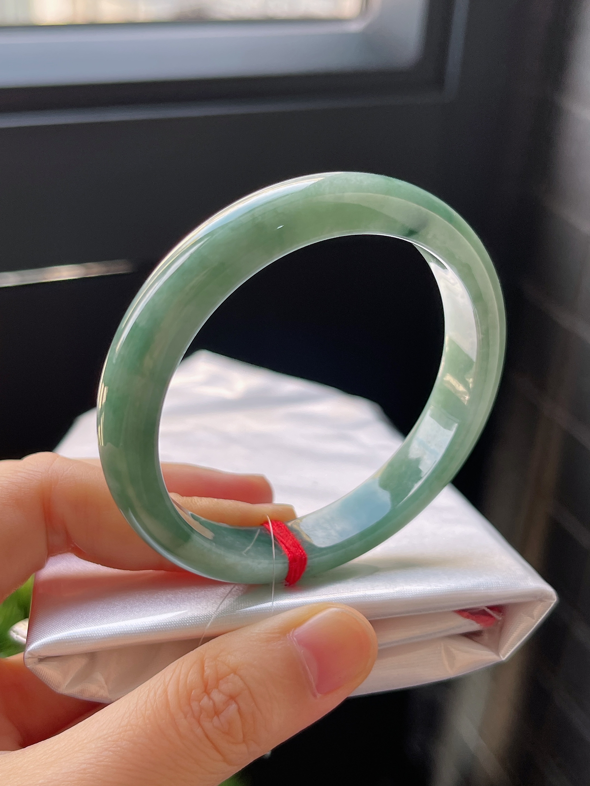 正圈52.3圈口，翡翠糯化种绿色手镯